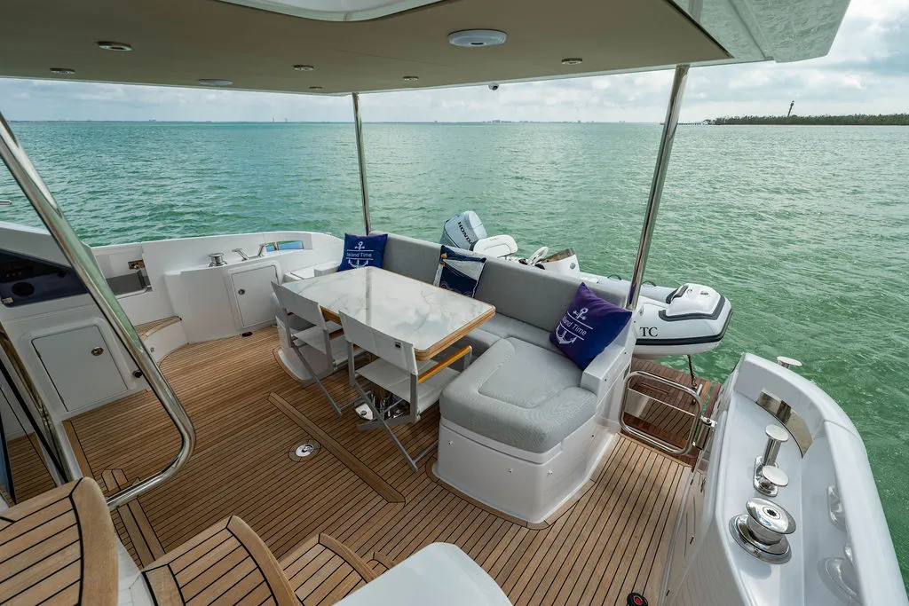 2022 Azimut 55 FLY Image Thumbnail #3