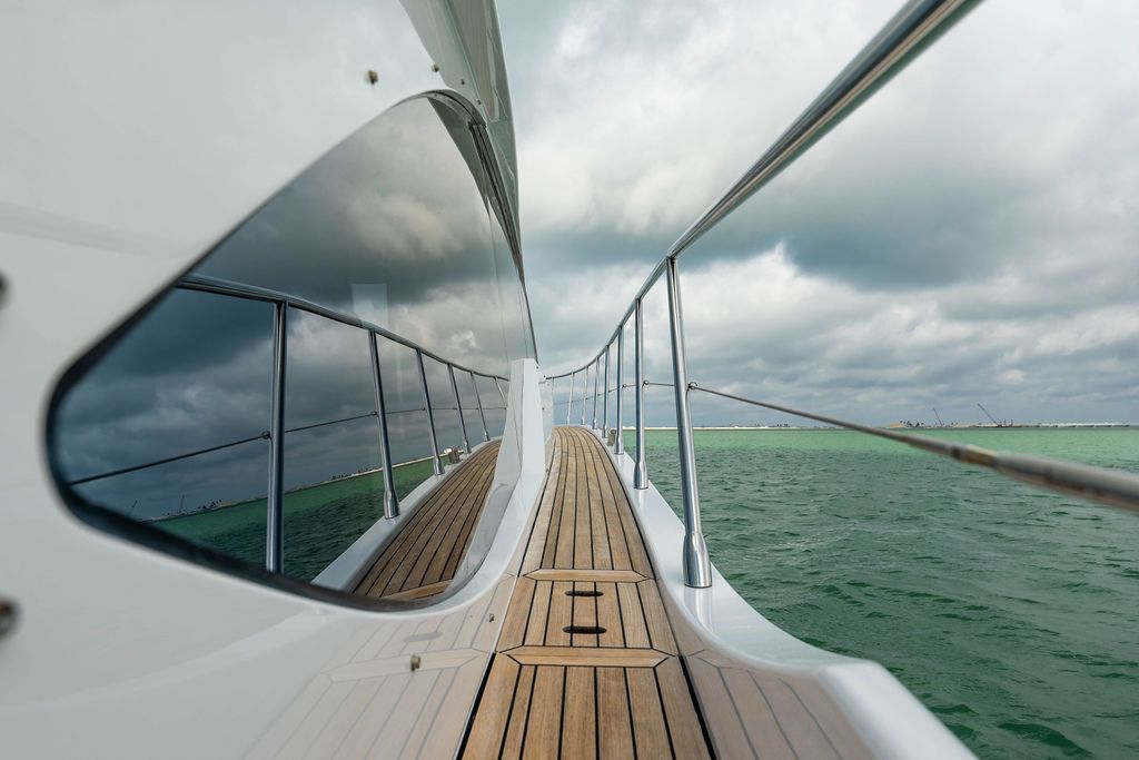 2022 Azimut 55 FLY Image Thumbnail #6