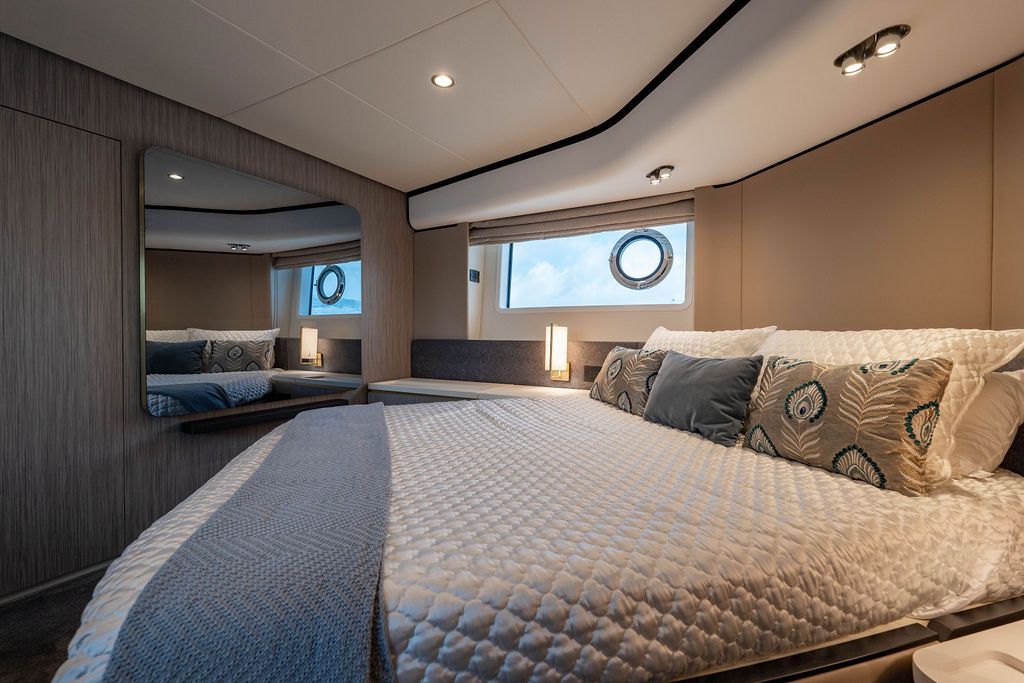 2022 Azimut 55 FLY Image Thumbnail #21