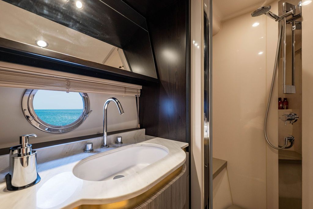 2022 Azimut 55 FLY Image Thumbnail #24