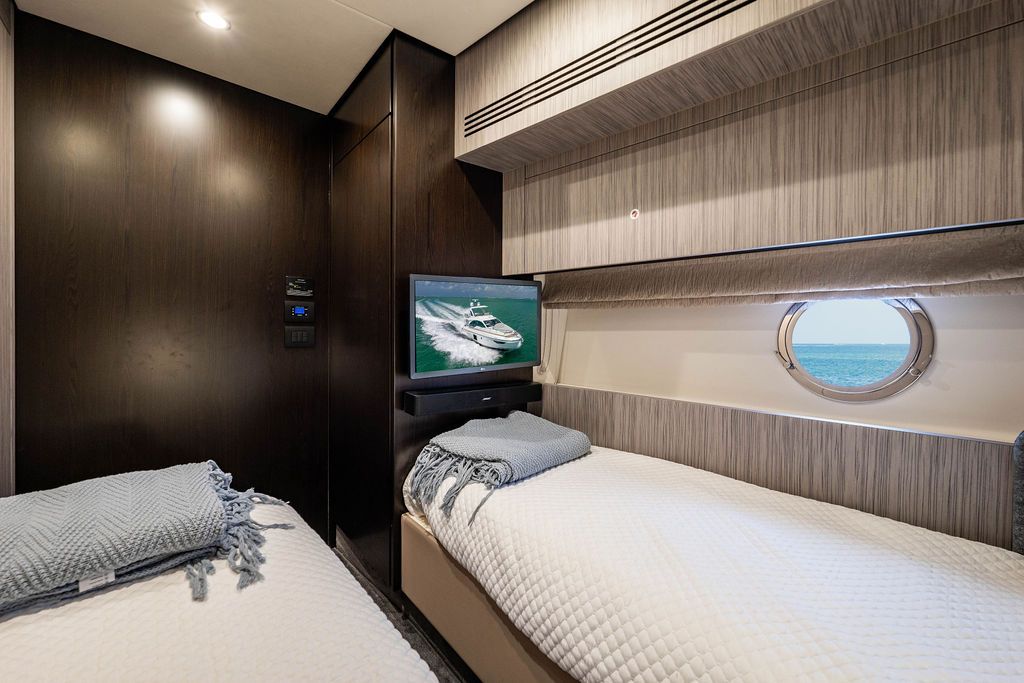 2022 Azimut 55 FLY Image Thumbnail #28