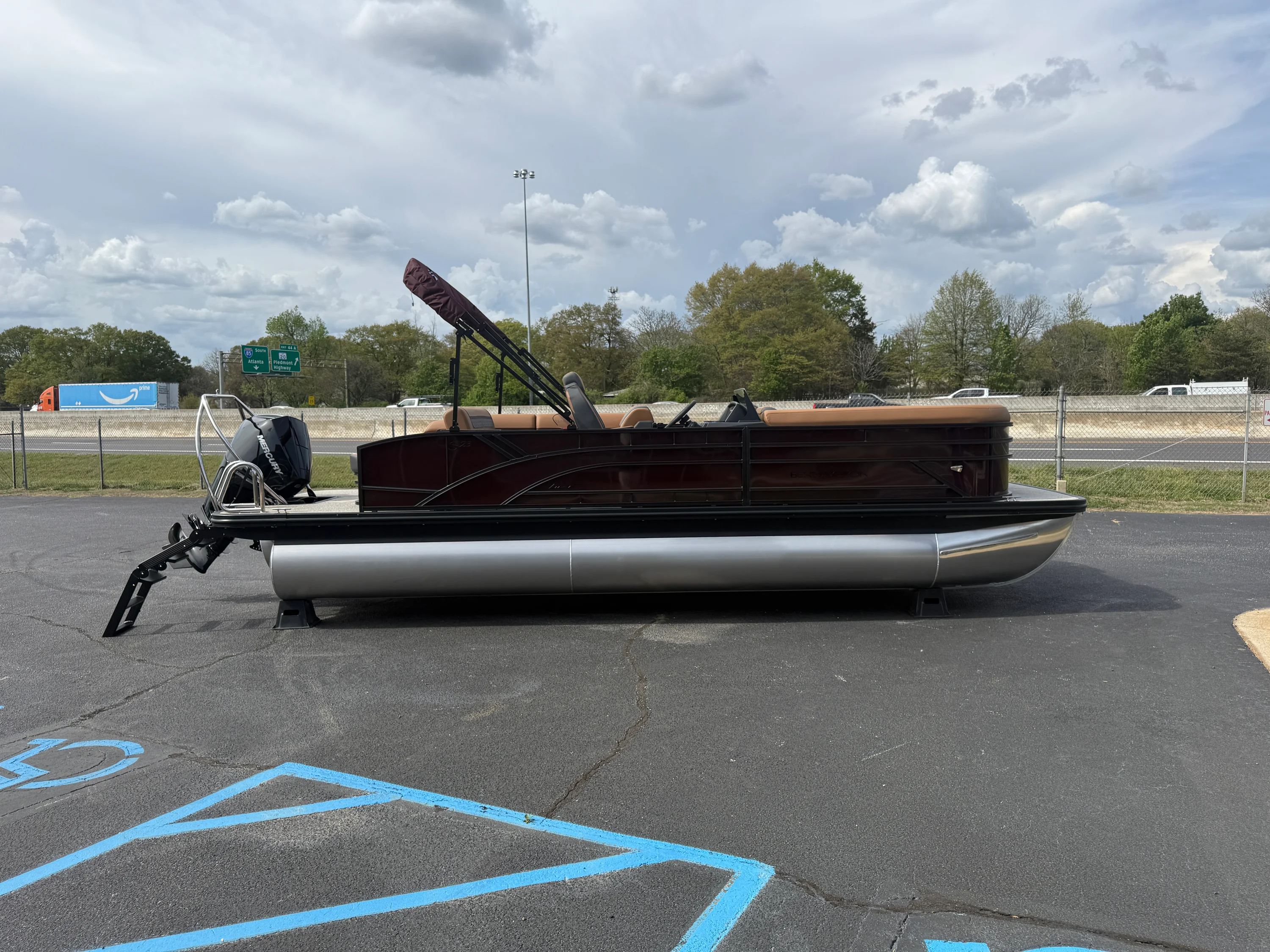 2026 Bennington 23 SSB LUXE Image Thumbnail #3