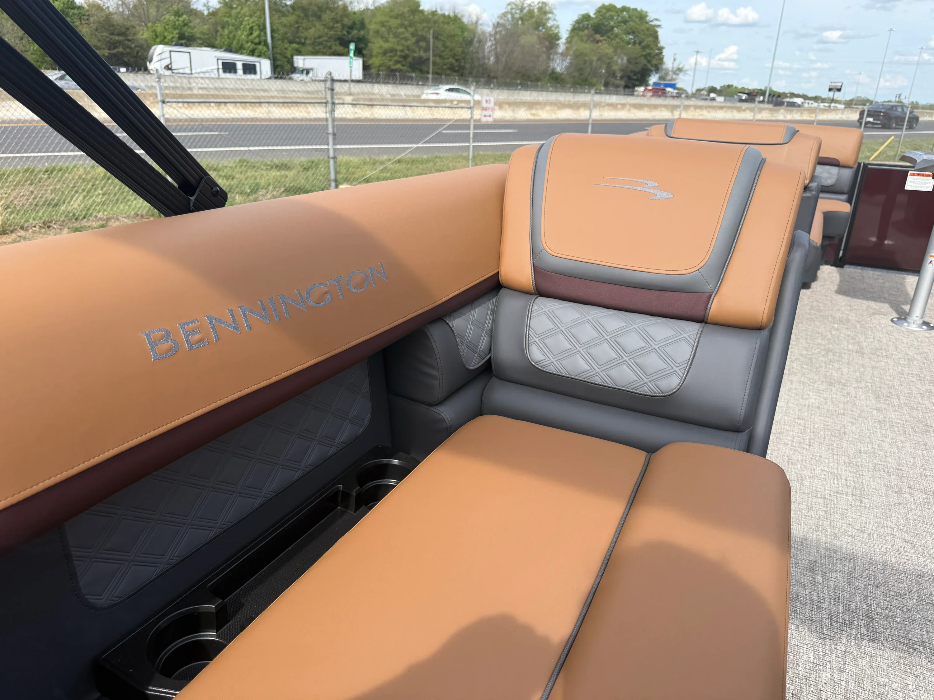 2026 Bennington 23 SSB LUXE Image Thumbnail #17