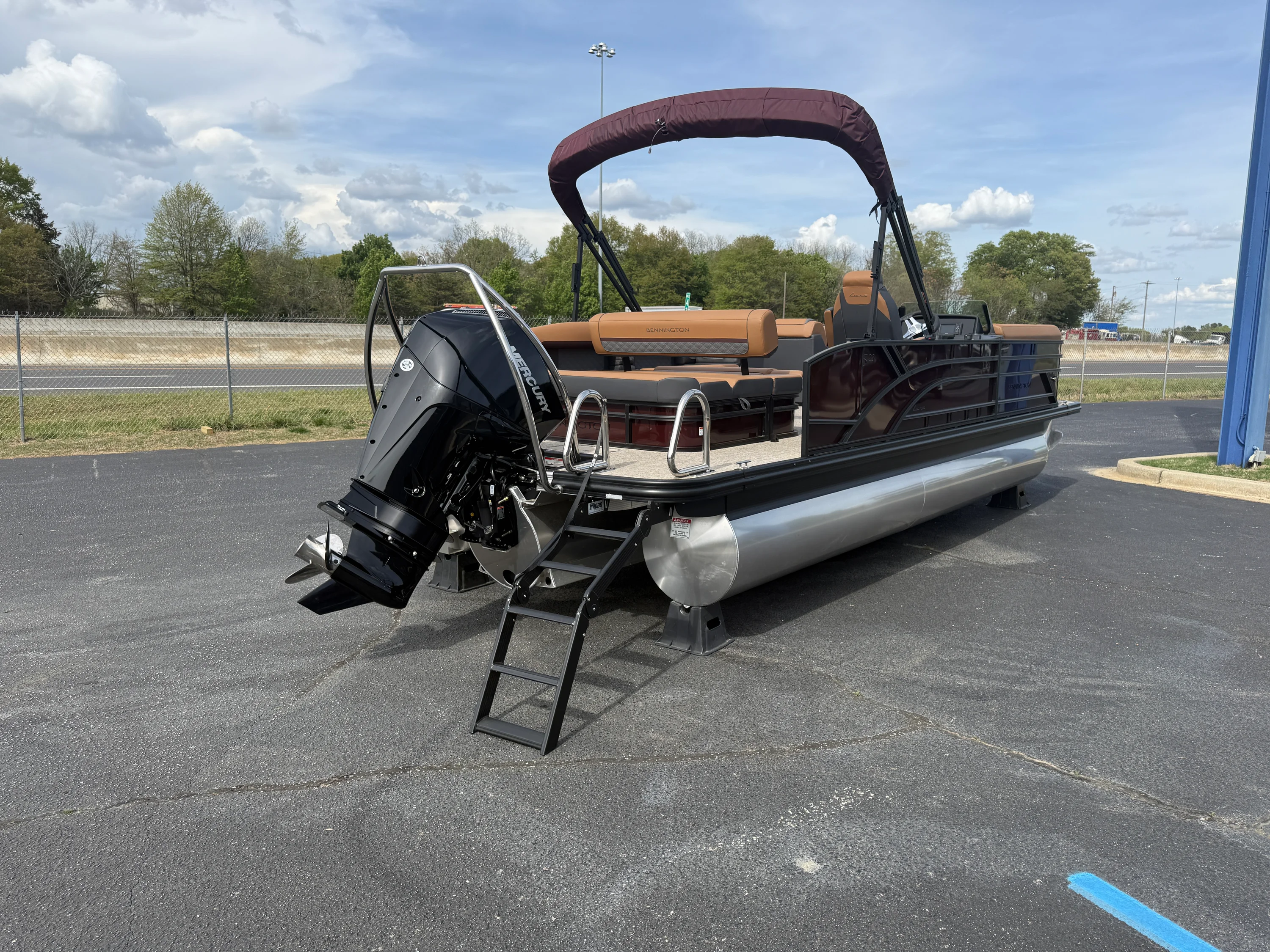 2026 Bennington 23 SSB LUXE Image Thumbnail #4