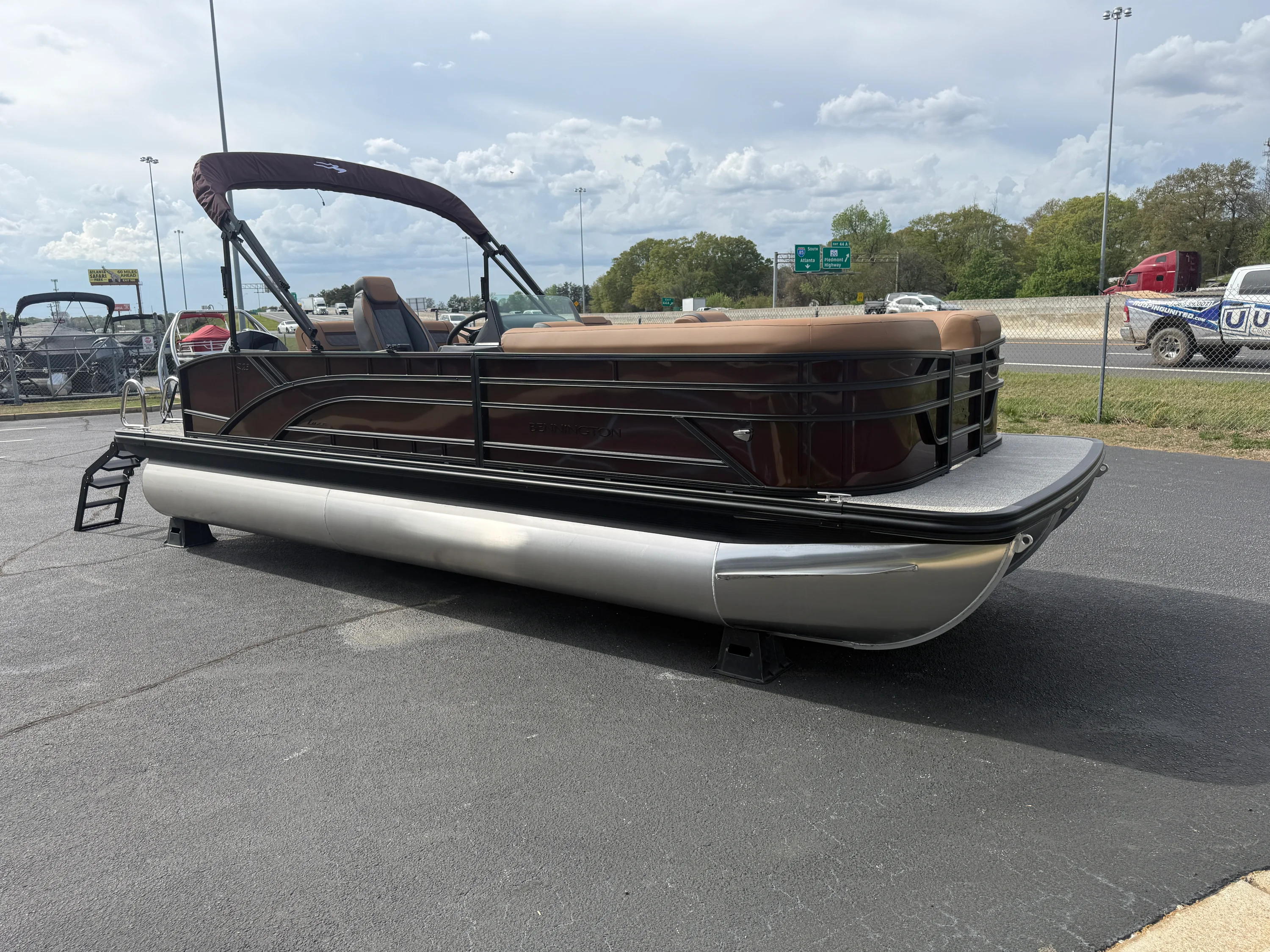 2026 Bennington 23 SSB LUXE Image Thumbnail #2