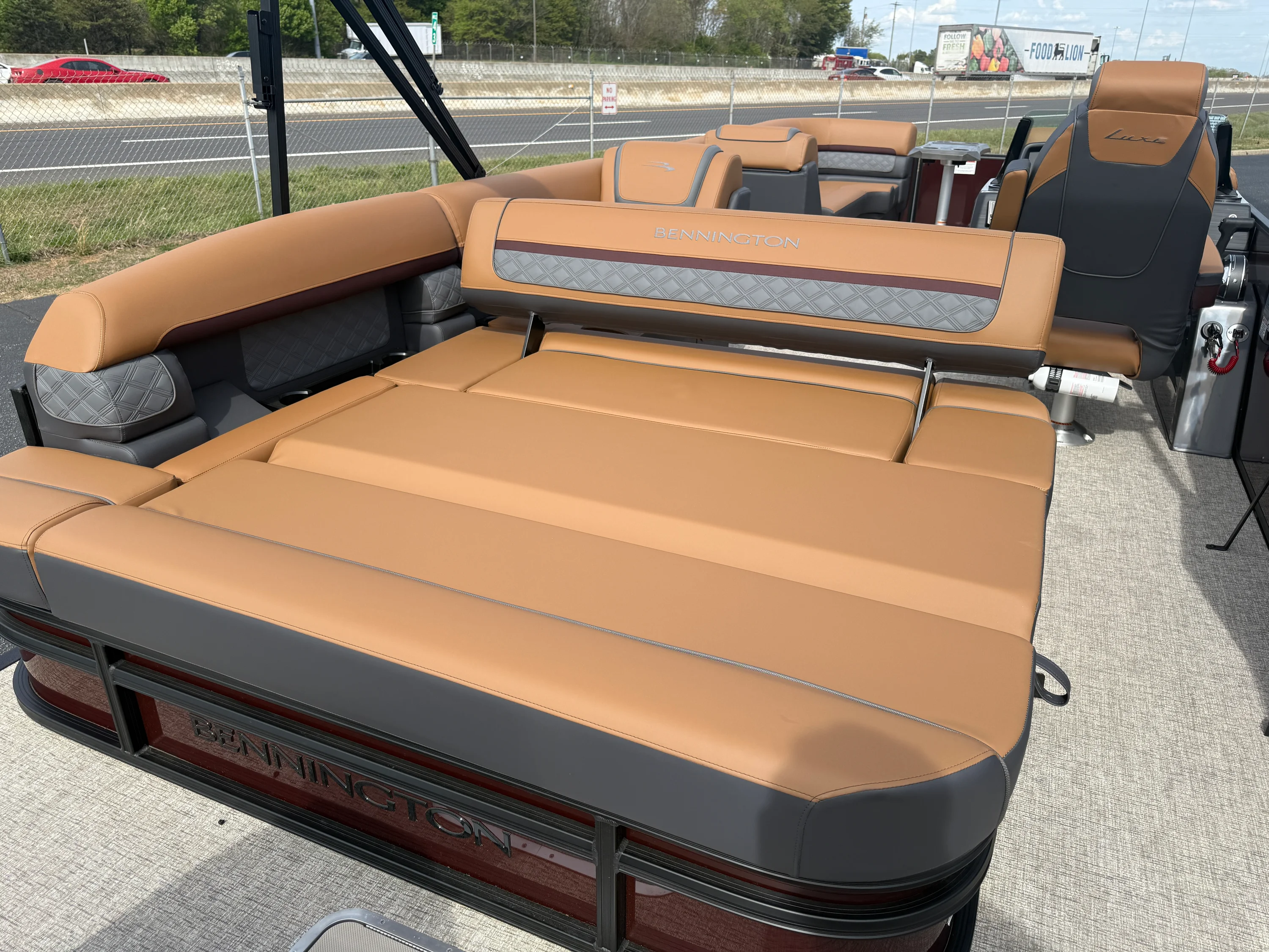 2026 Bennington 23 SSB LUXE Image Thumbnail #16