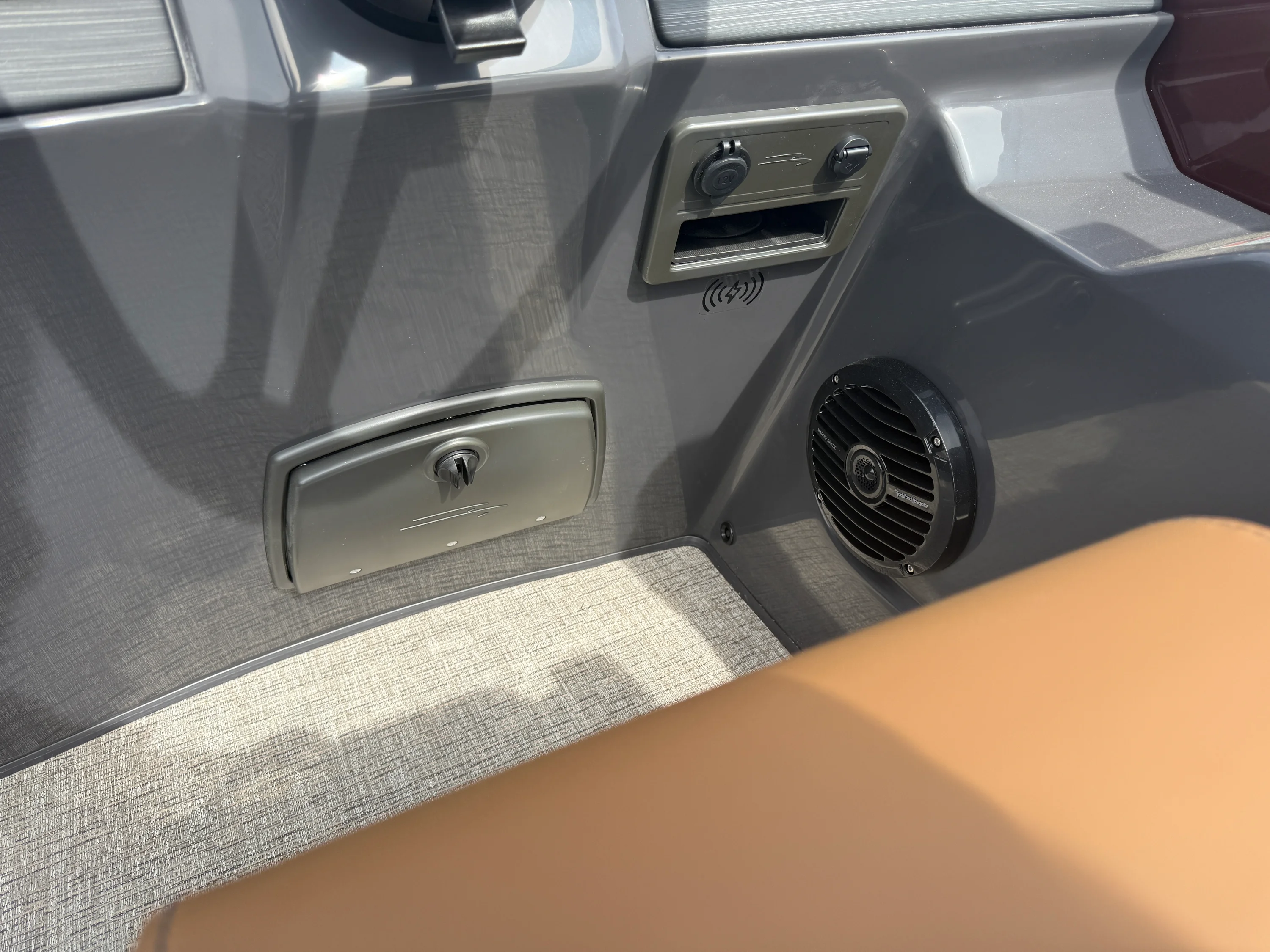 2026 Bennington 23 SSB LUXE Image Thumbnail #8