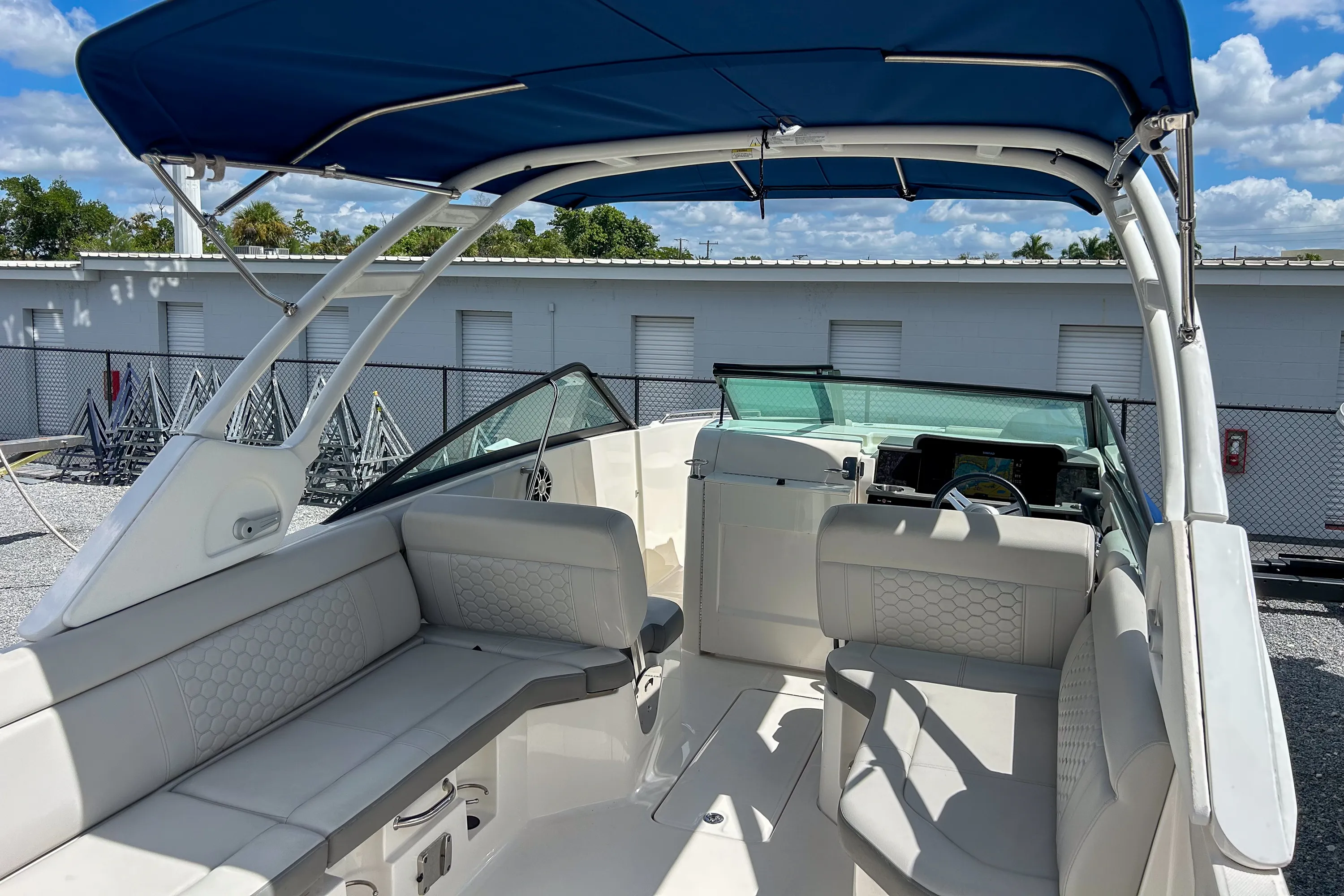 2021 Sea Ray 250 SDX OUTBOARD Image Thumbnail #3