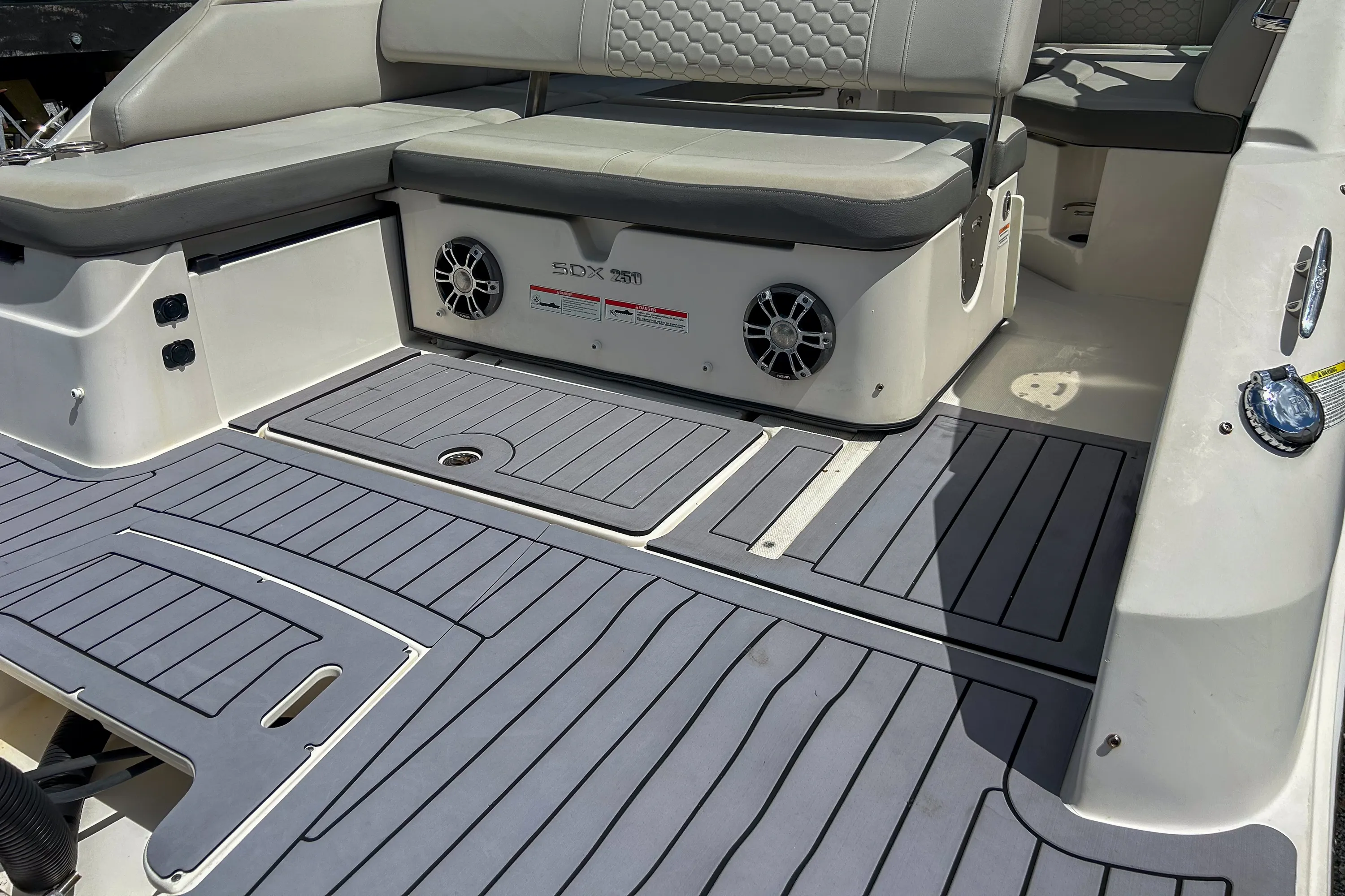 2021 Sea Ray 250 SDX OUTBOARD Image Thumbnail #18