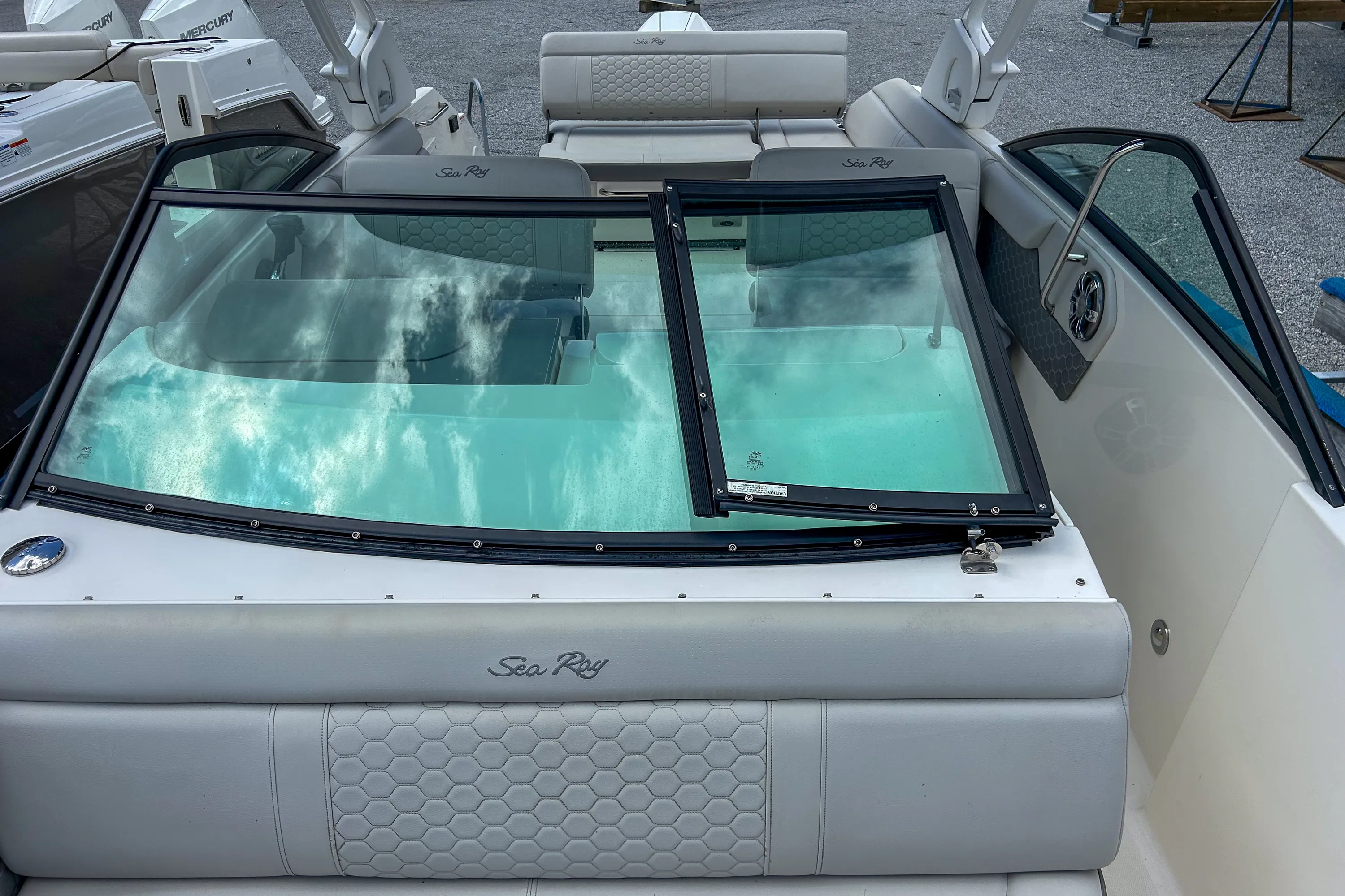 2021 Sea Ray 250 SDX OUTBOARD Image Thumbnail #20