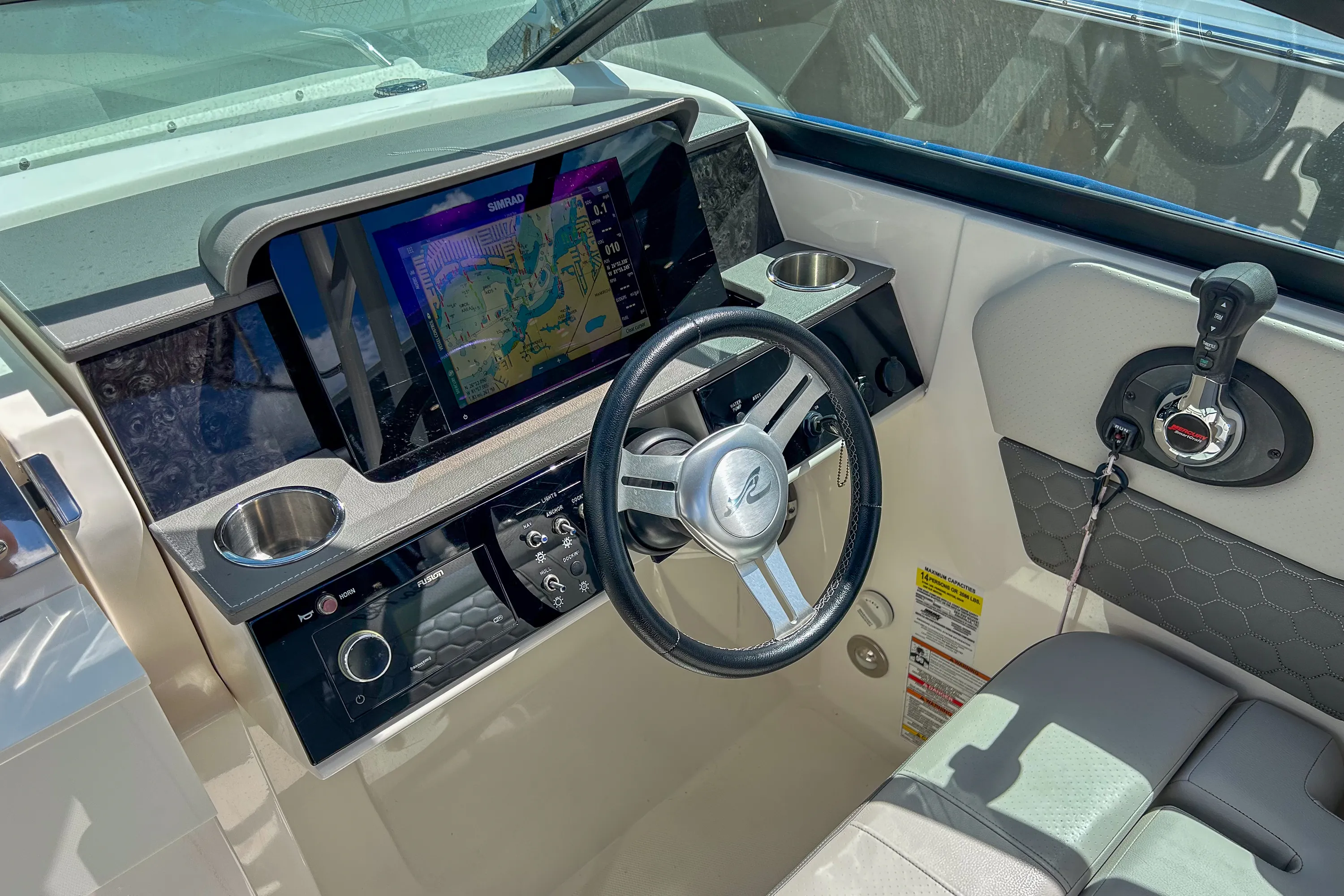 2021 Sea Ray 250 SDX OUTBOARD Image Thumbnail #7