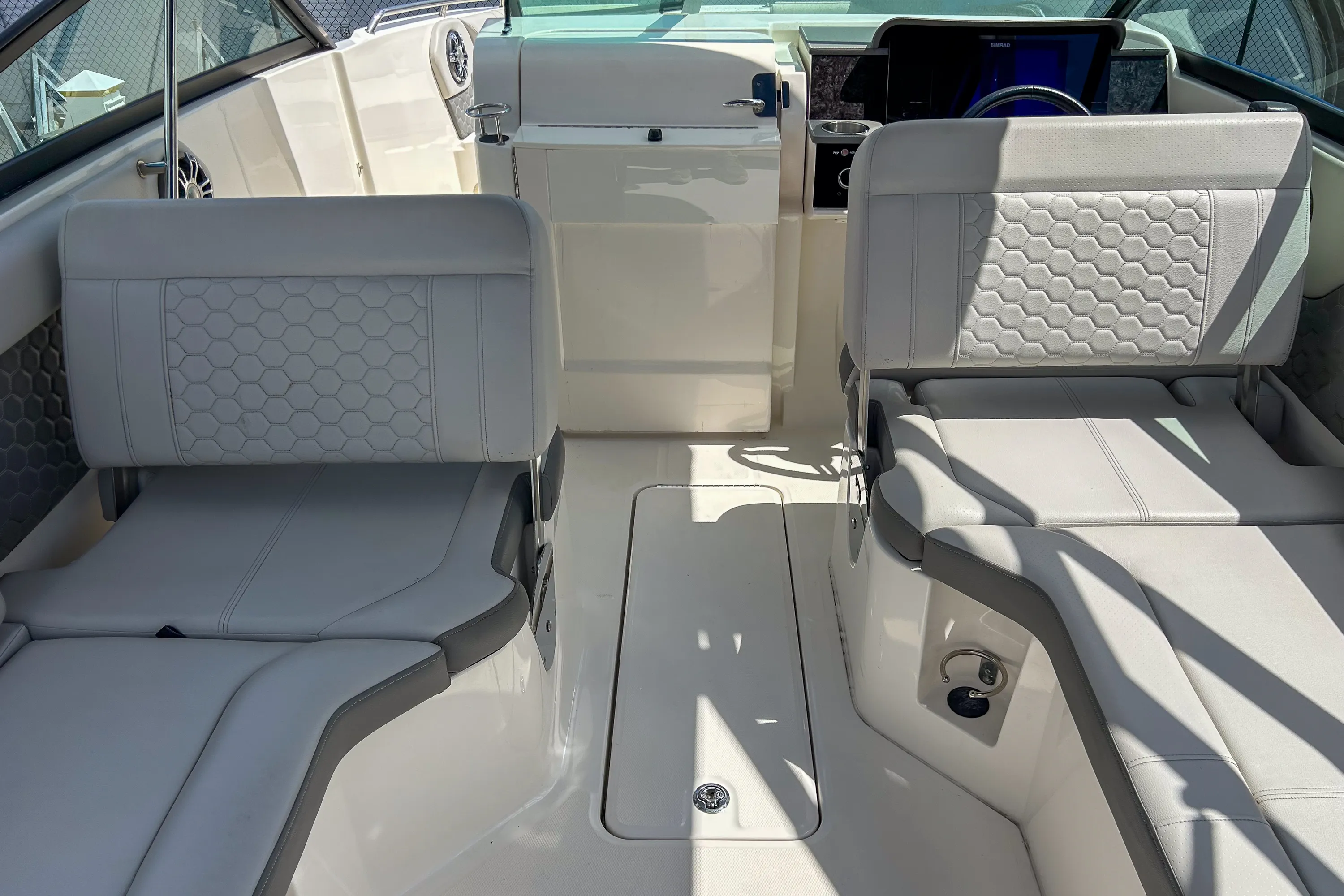 2021 Sea Ray 250 SDX OUTBOARD Image Thumbnail #16