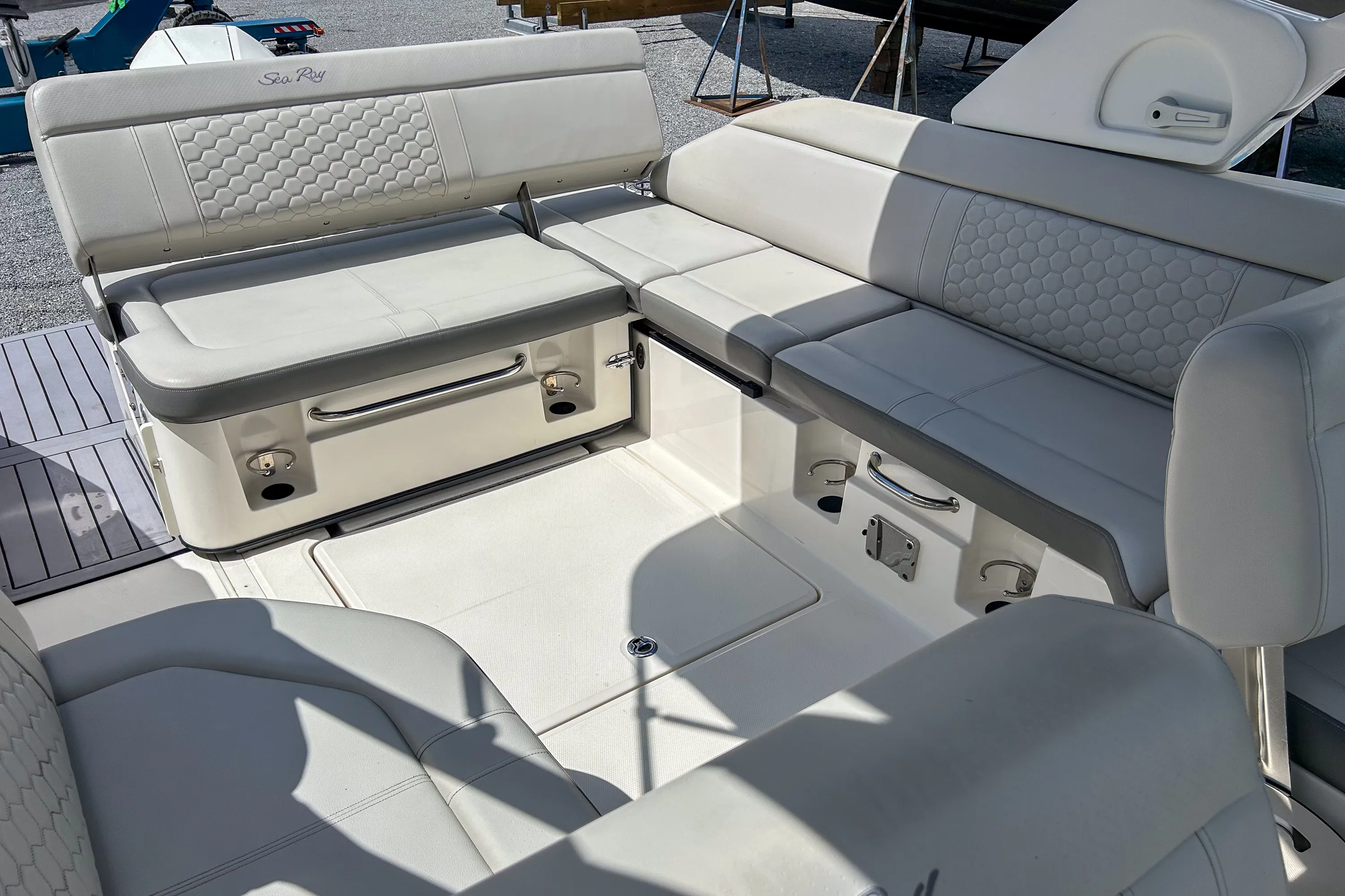 2021 Sea Ray 250 SDX OUTBOARD Image Thumbnail #17