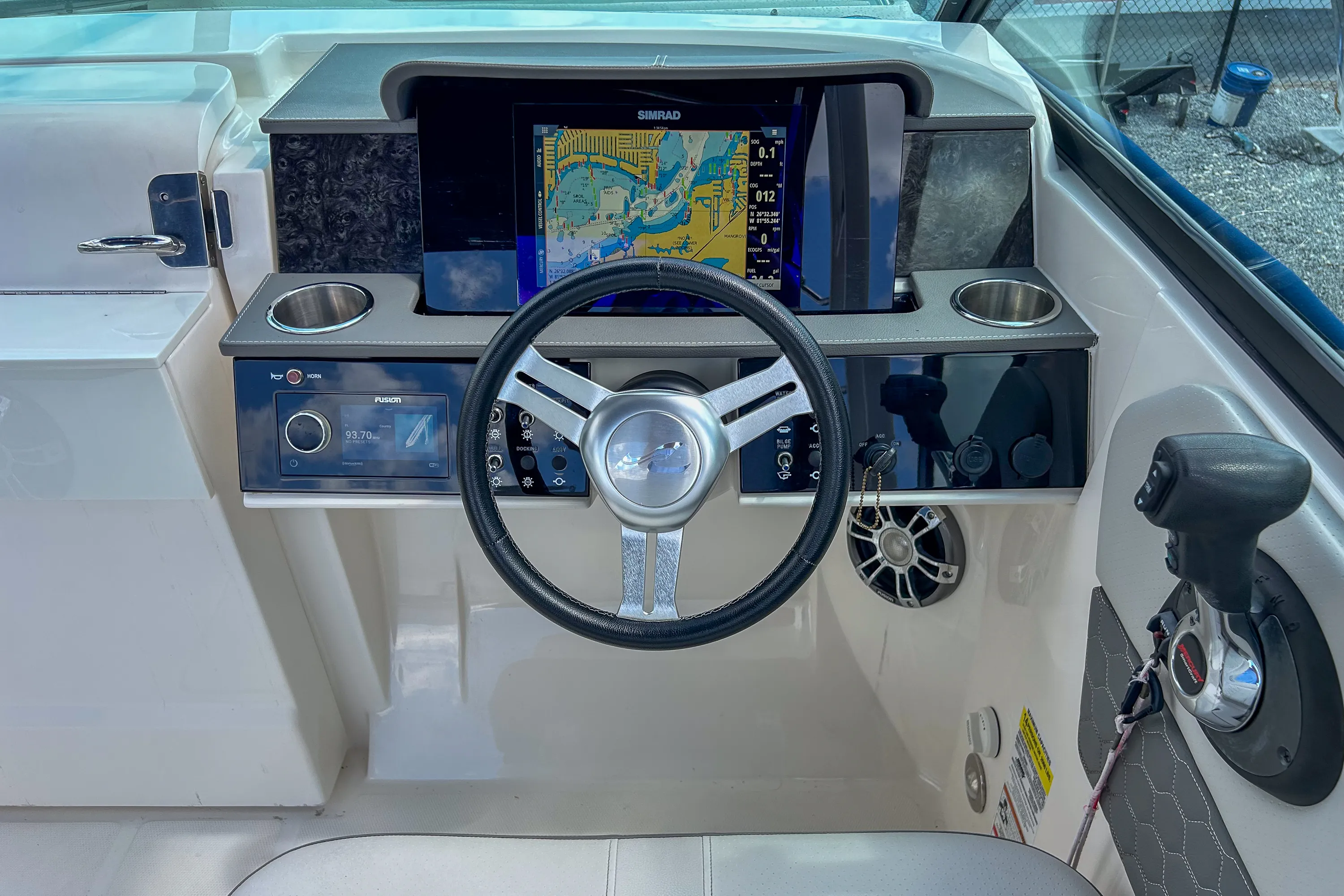 2021 Sea Ray 250 SDX OUTBOARD Image Thumbnail #5