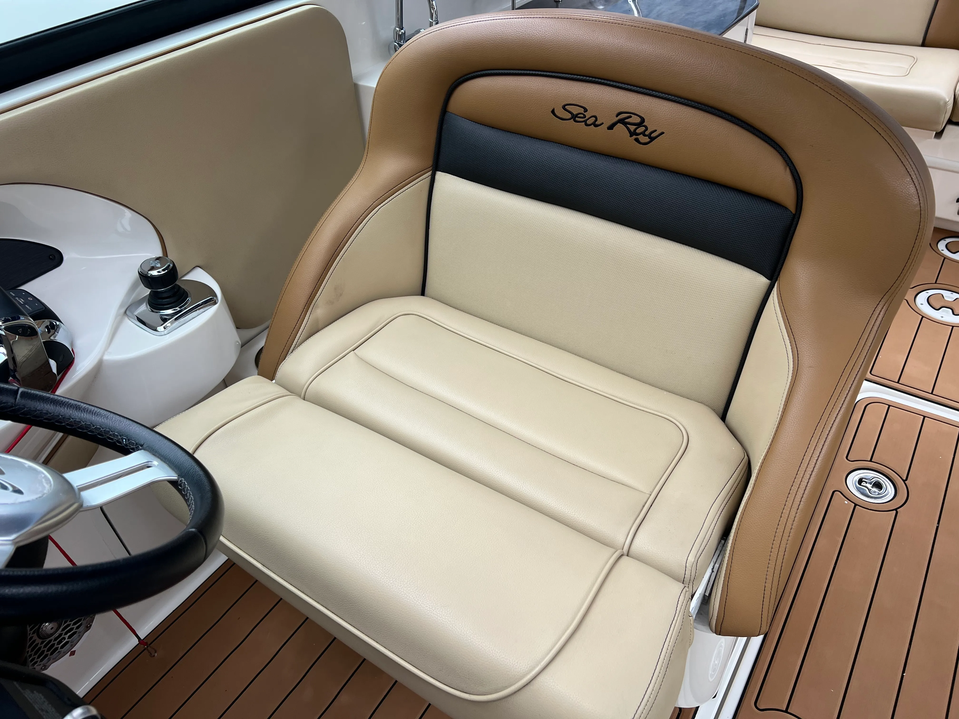 2014 Sea Ray 300 SLX Image Thumbnail #13