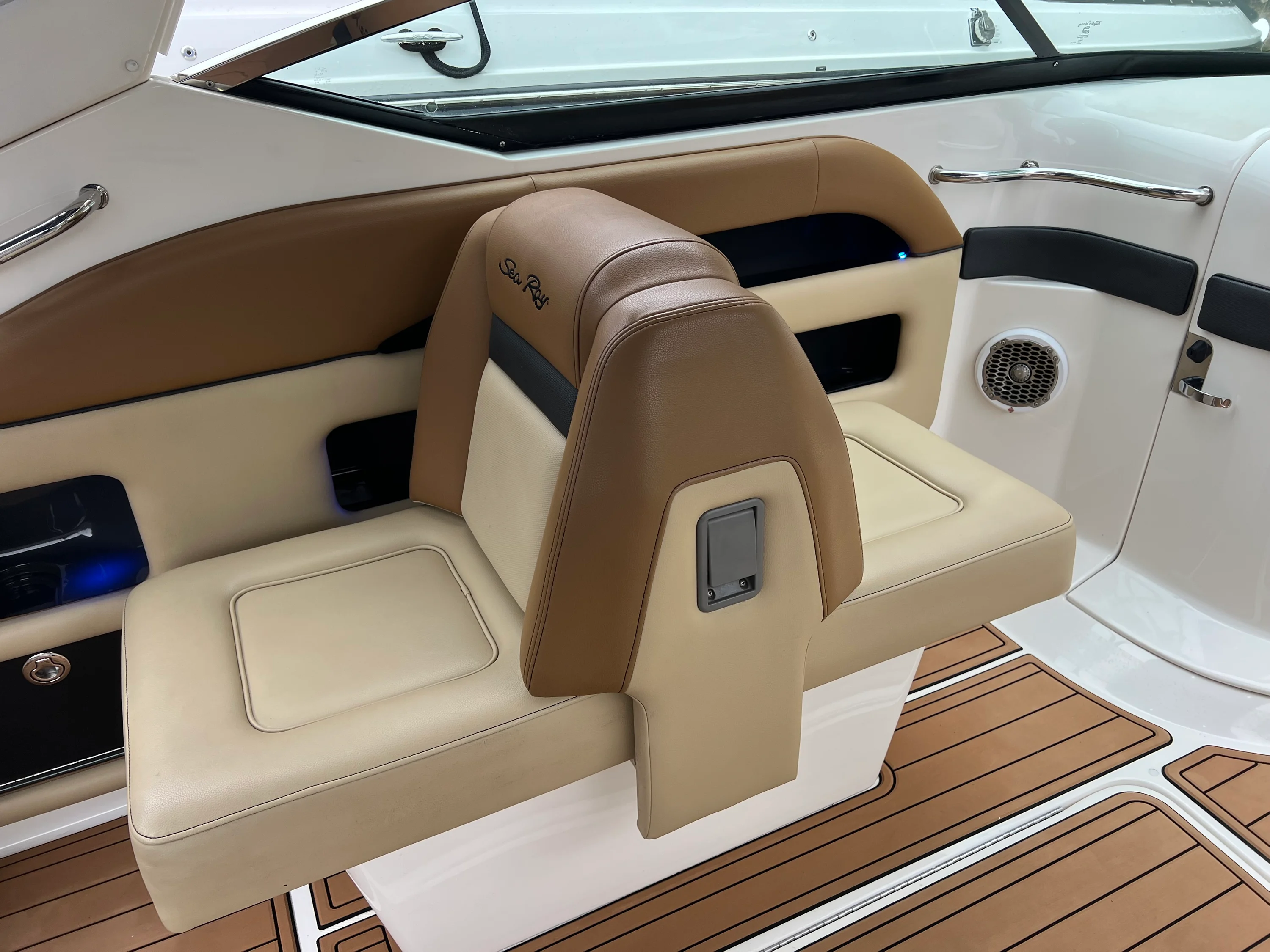 2014 Sea Ray 300 SLX Image Thumbnail #19