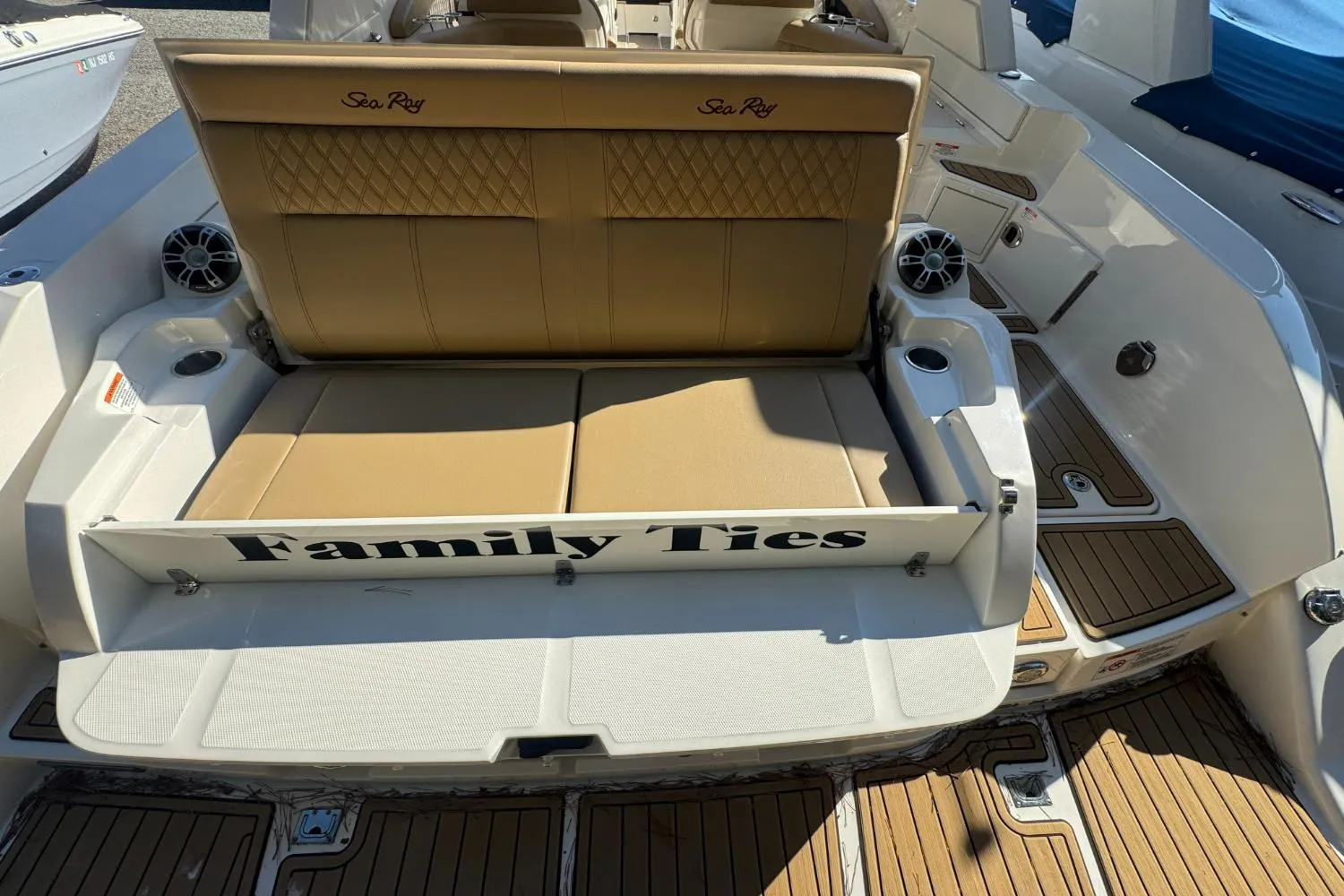 2019 Sea Ray SLX 350 Image Thumbnail #8