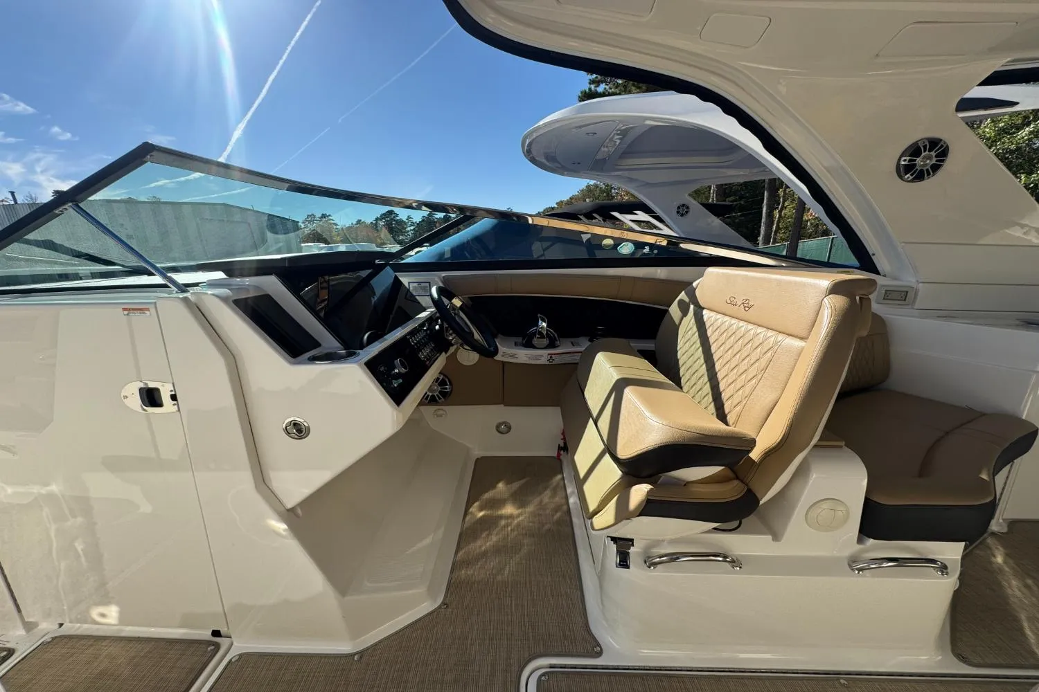 2019 Sea Ray SLX 350 Image Thumbnail #32