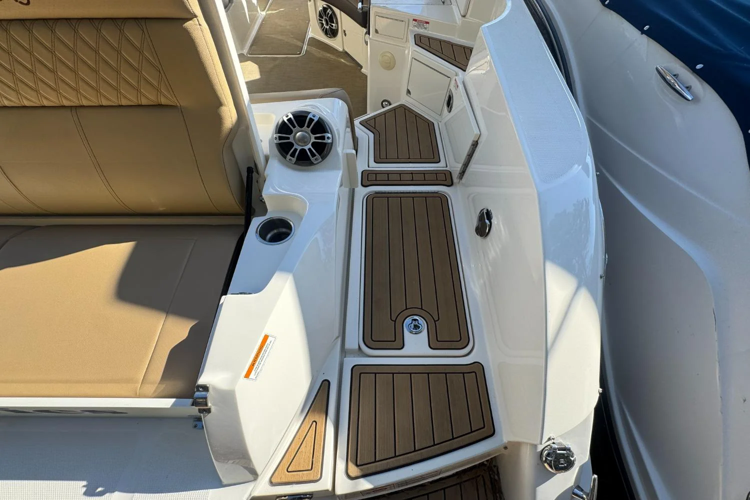 2019 Sea Ray SLX 350 Image Thumbnail #9