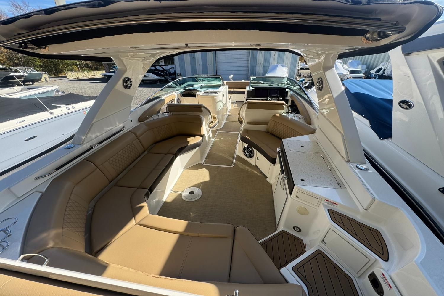 2019 Sea Ray SLX 350 Image Thumbnail #11