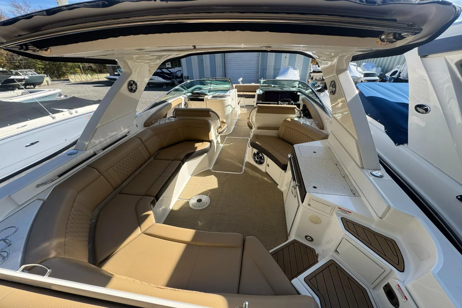 2019 Sea Ray SLX 350 Image Thumbnail #11