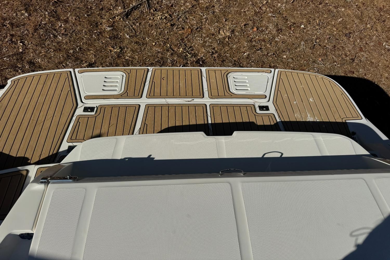 2019 Sea Ray SLX 350 Image Thumbnail #7