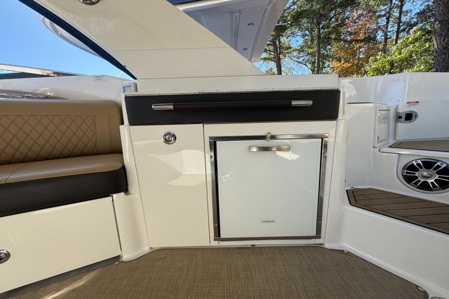 2019 Sea Ray SLX 350 Image Thumbnail #17