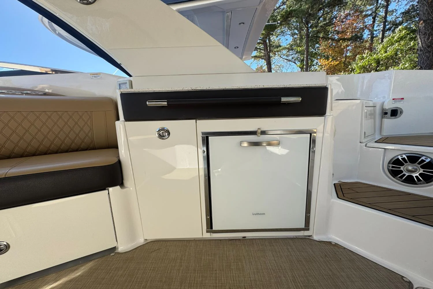 2019 Sea Ray SLX 350 Image Thumbnail #17