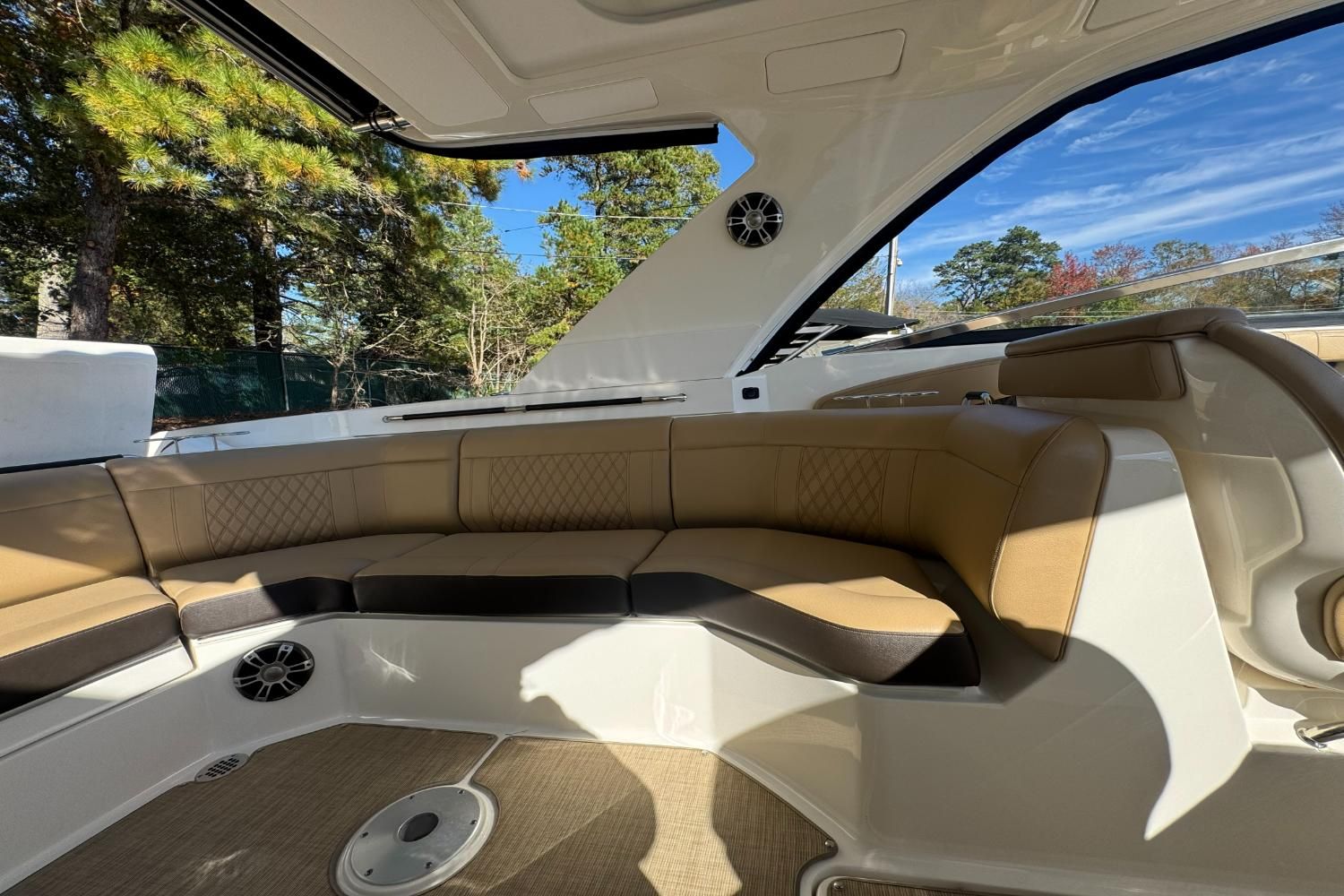 2019 Sea Ray SLX 350 Image Thumbnail #15