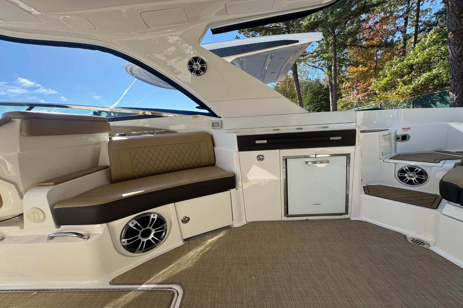 2019 Sea Ray SLX 350 Image Thumbnail #16