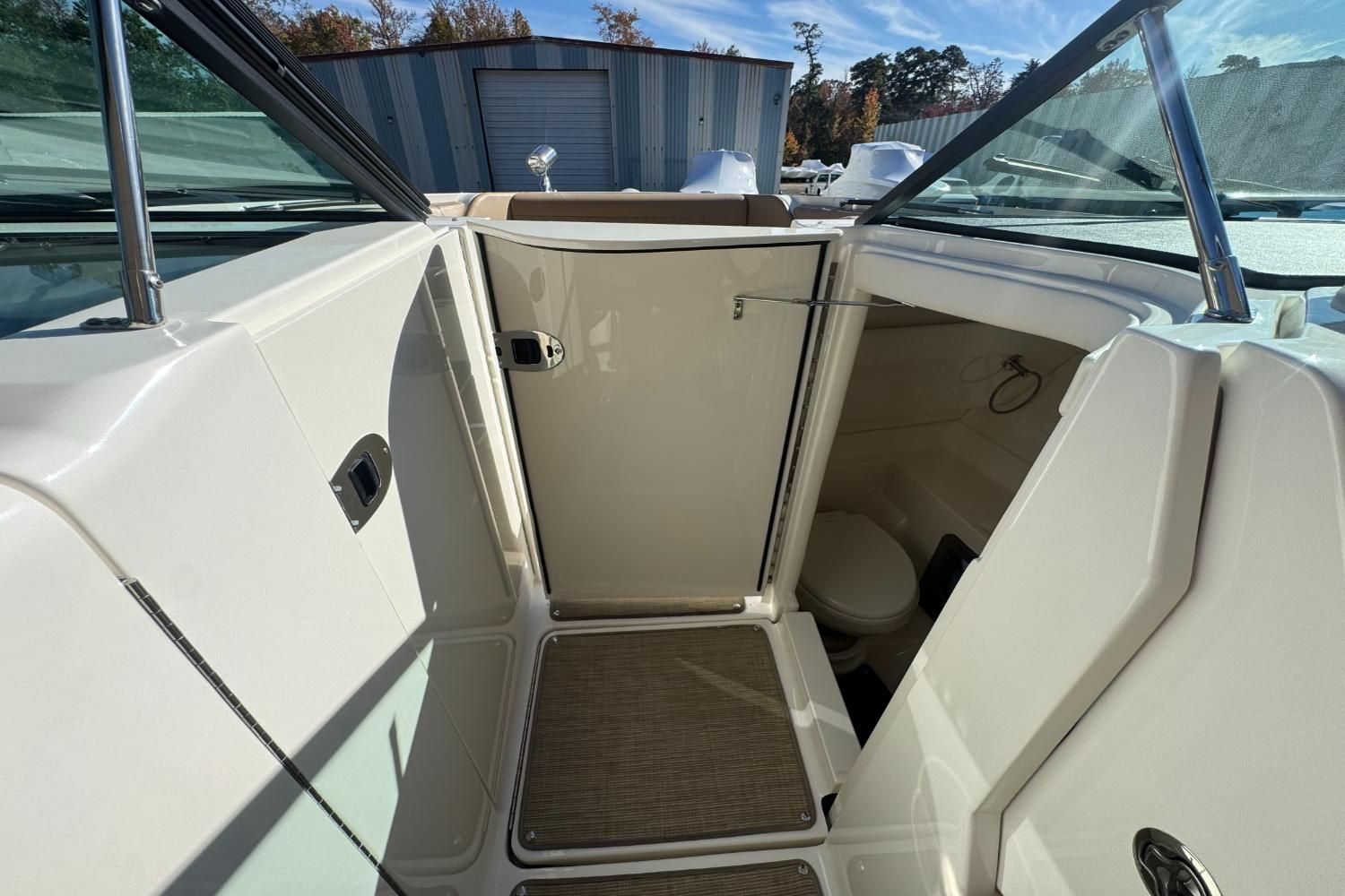 2019 Sea Ray SLX 350 Image Thumbnail #38