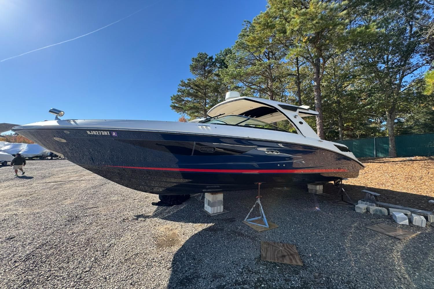 2019 Sea Ray SLX 350 Image Thumbnail #2