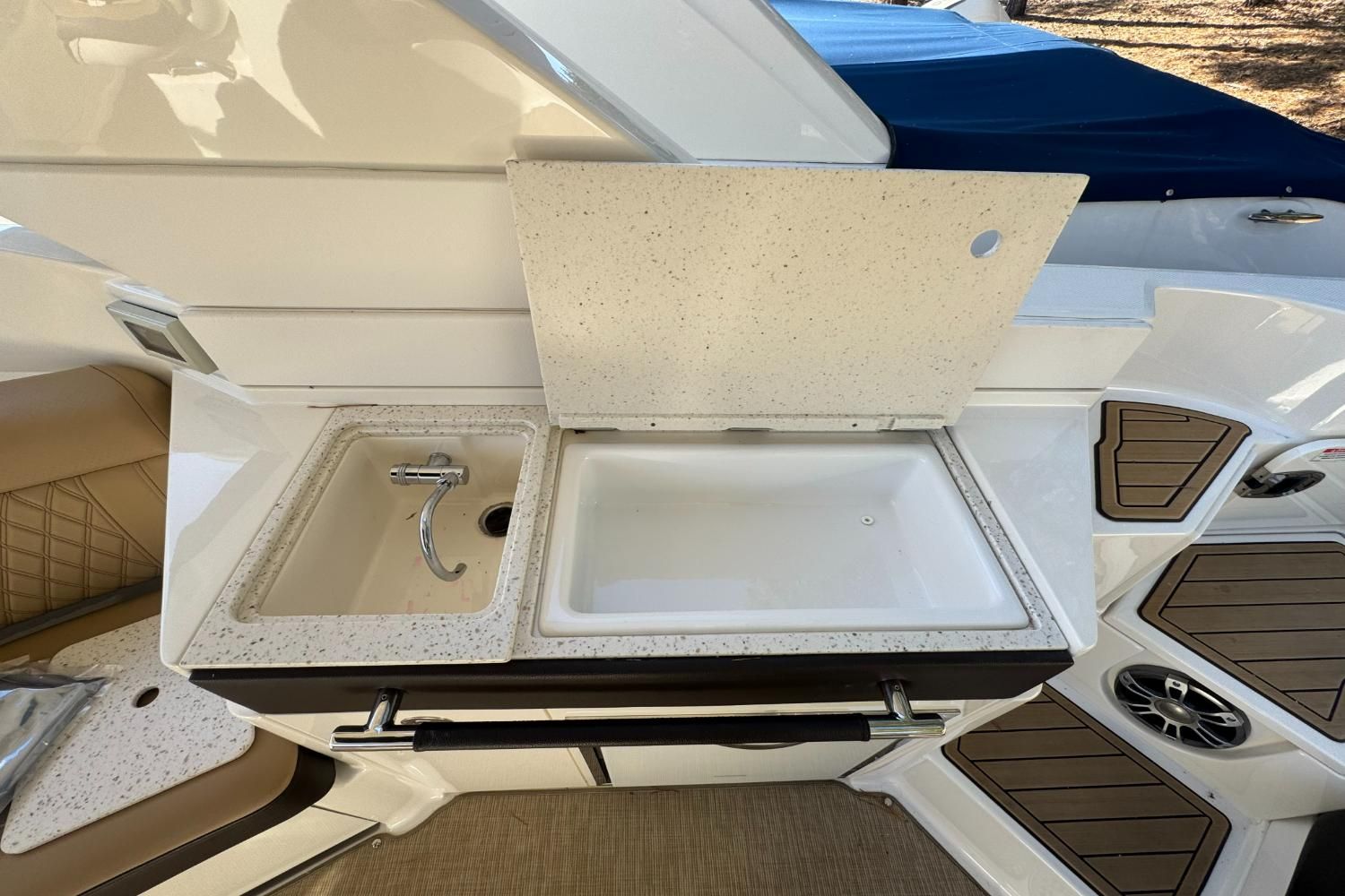 2019 Sea Ray SLX 350 Image Thumbnail #20