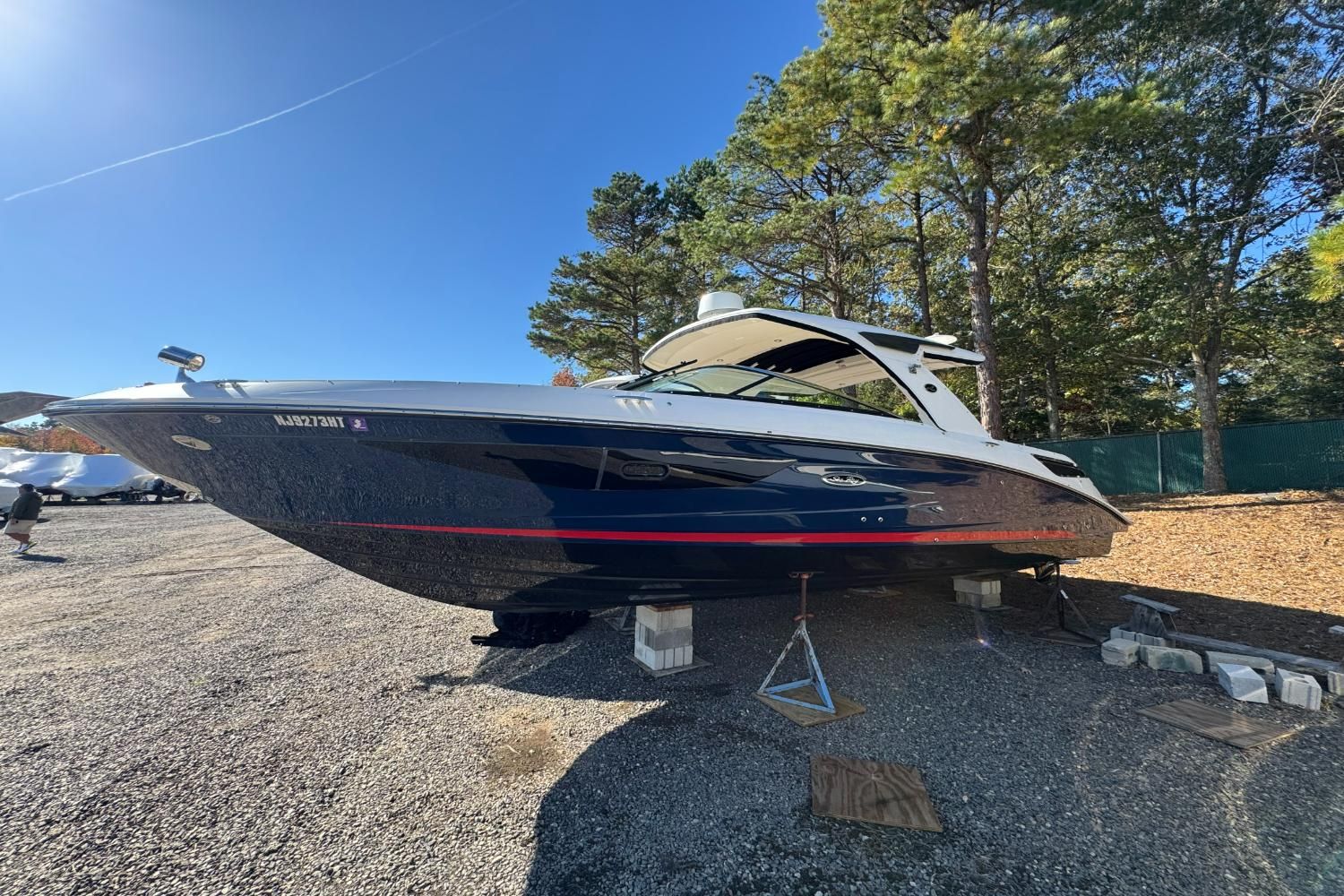 2019 Sea Ray SLX 350 Image Thumbnail #3