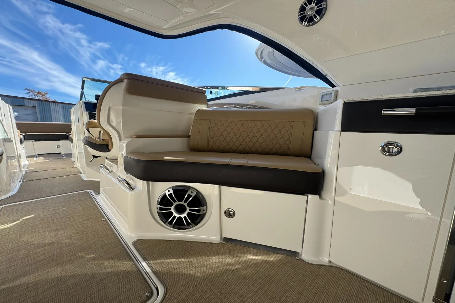 2019 Sea Ray SLX 350 Image Thumbnail #21