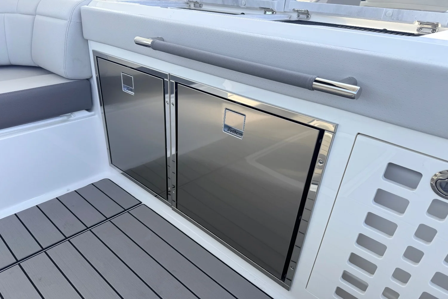 2026 Sea Ray SLX 400 Outboard Image Thumbnail #11