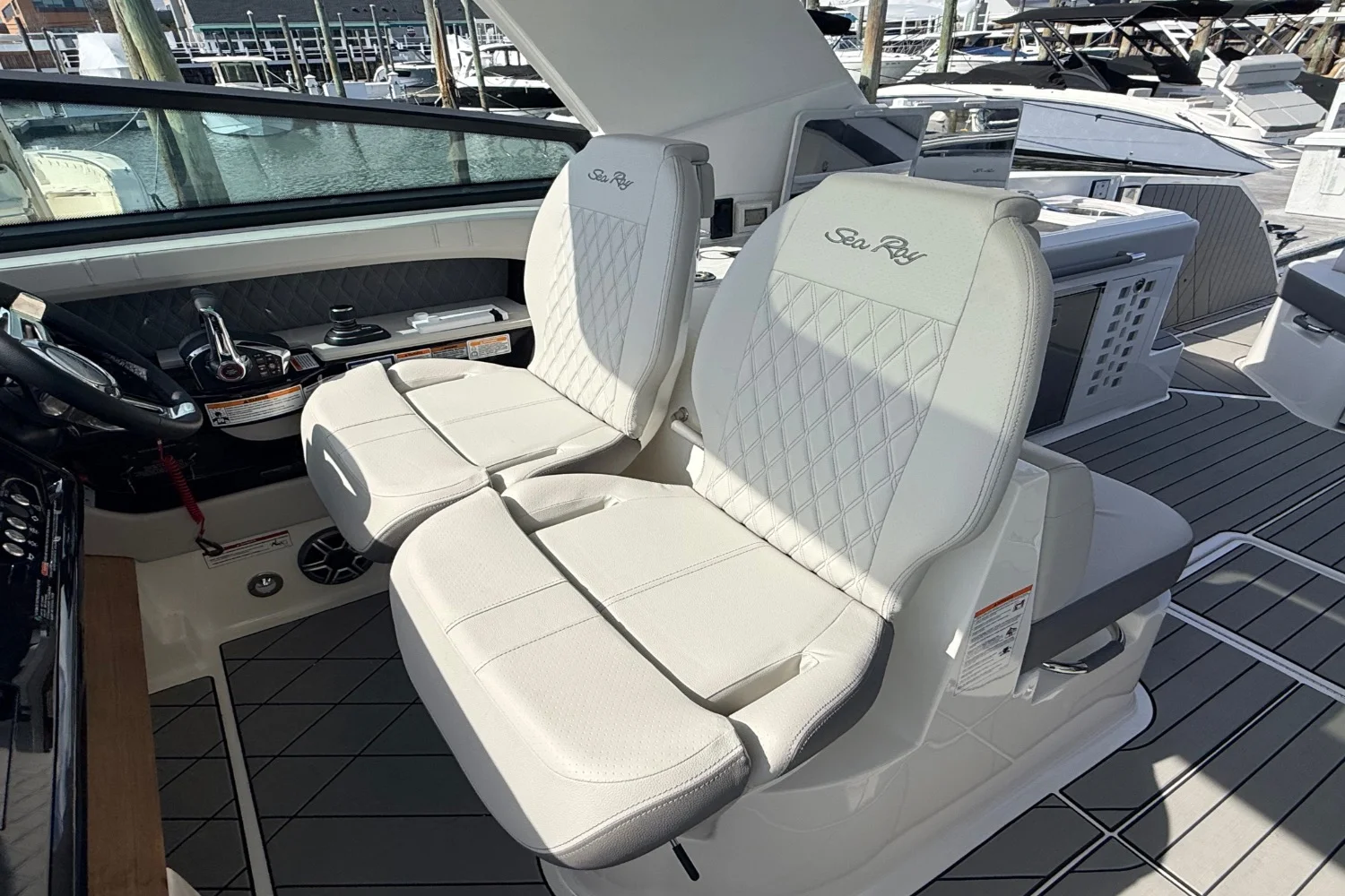 2026 Sea Ray SLX 400 Outboard Image Thumbnail #14