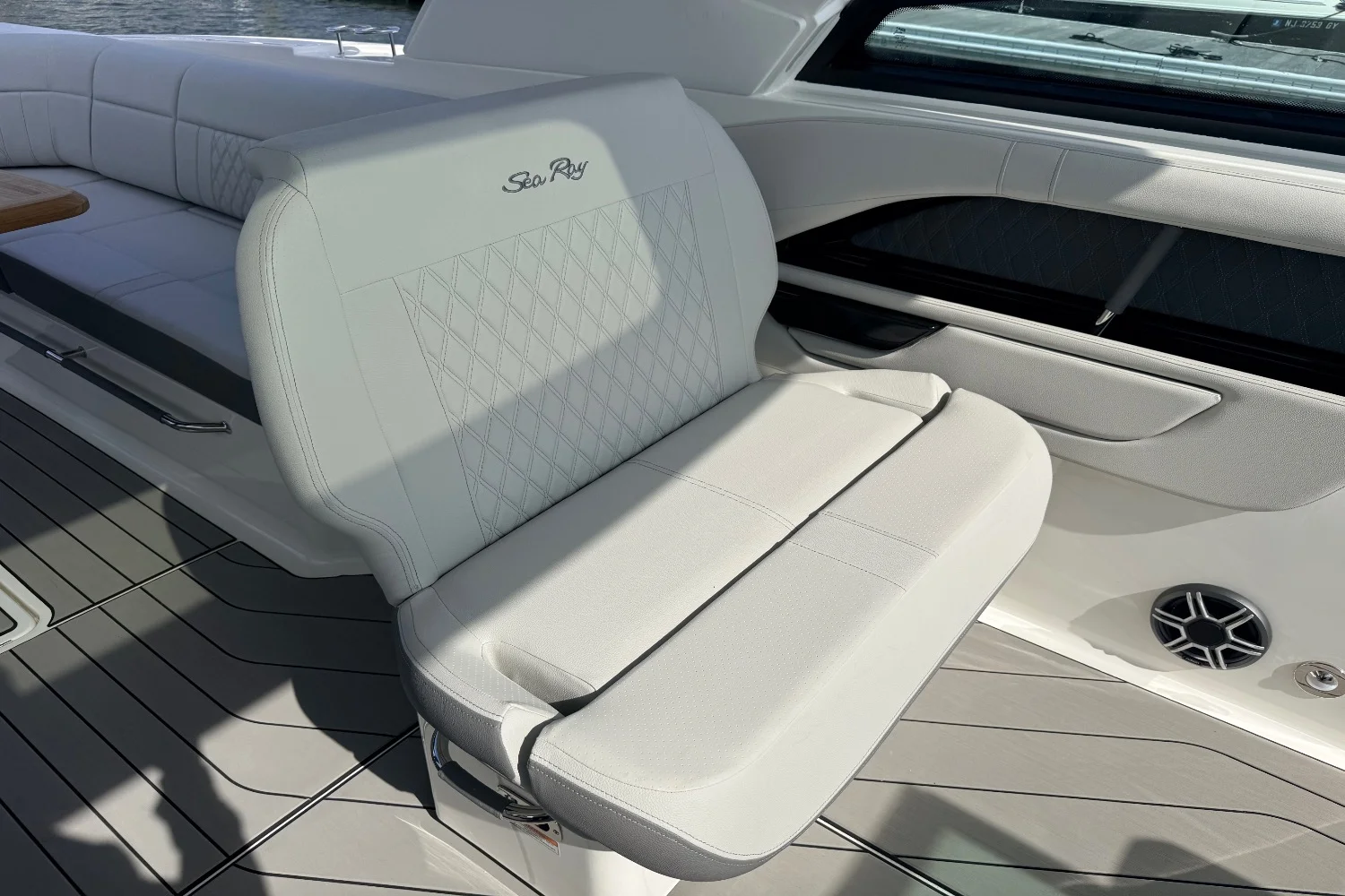 2026 Sea Ray SLX 400 Outboard Image Thumbnail #13