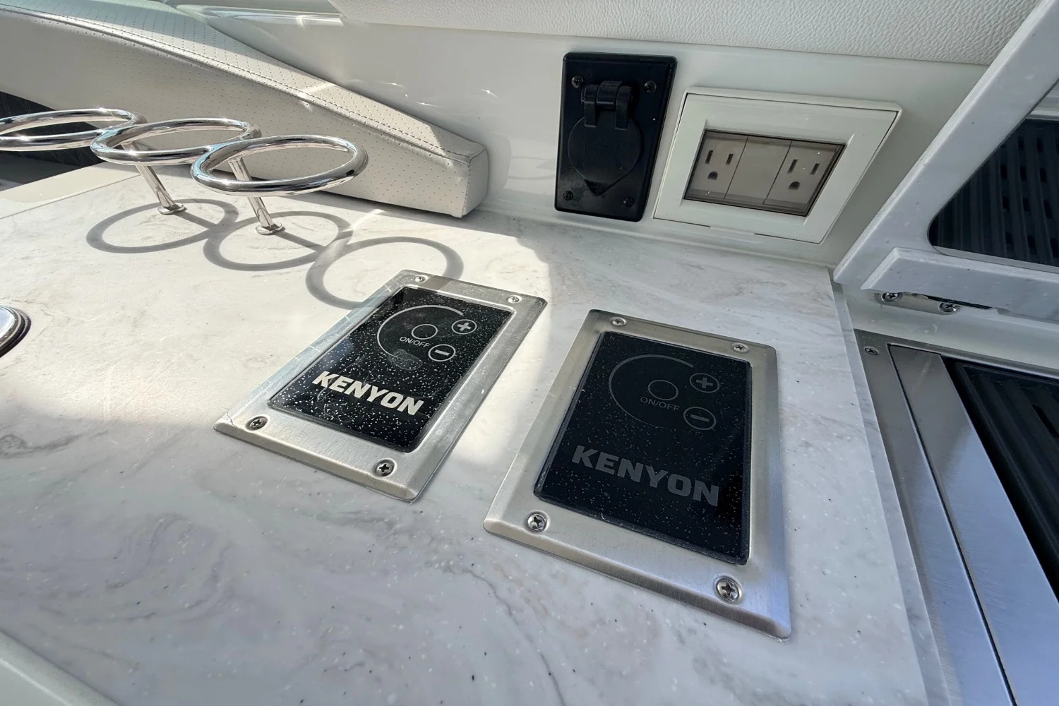 2026 Sea Ray SLX 400 Outboard Image Thumbnail #10