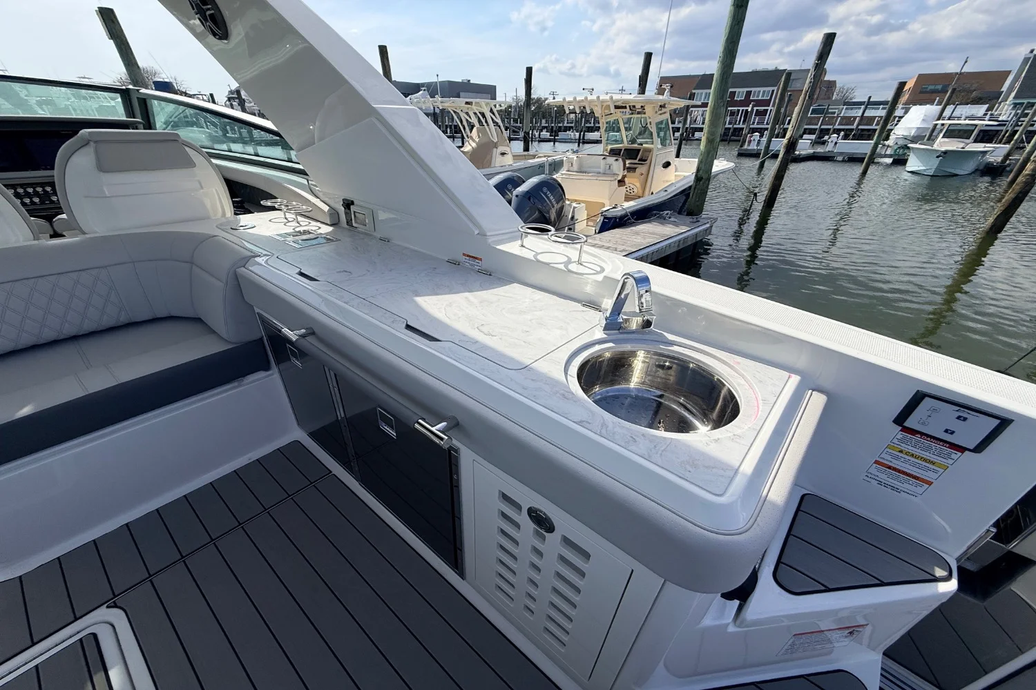 2026 Sea Ray SLX 400 Outboard Image Thumbnail #8