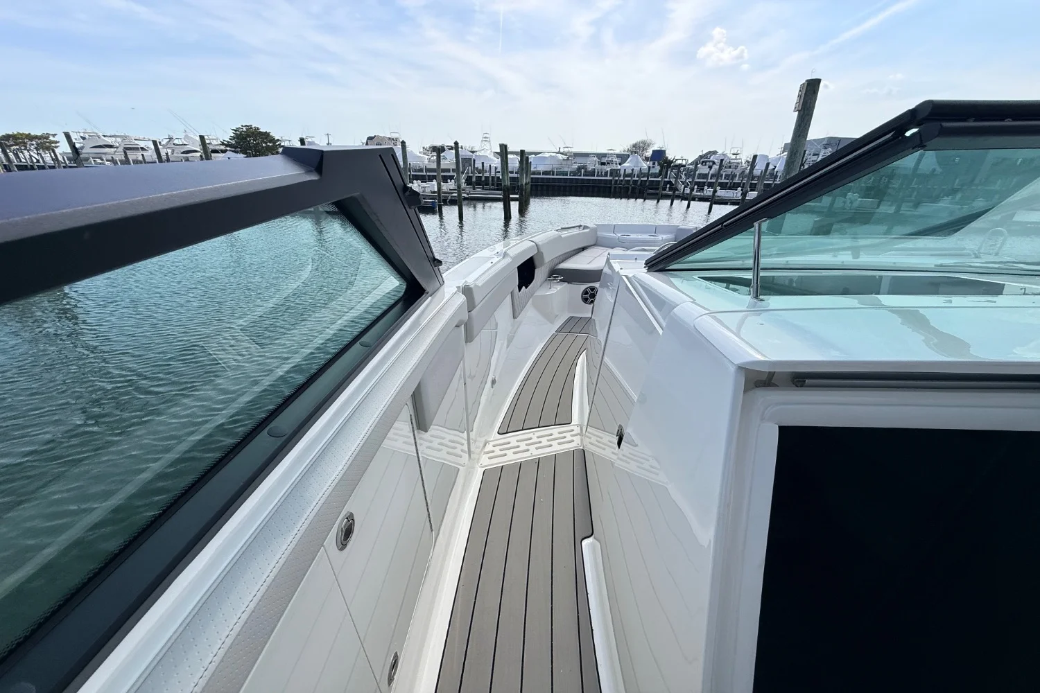 2026 Sea Ray SLX 400 Outboard Image Thumbnail #24