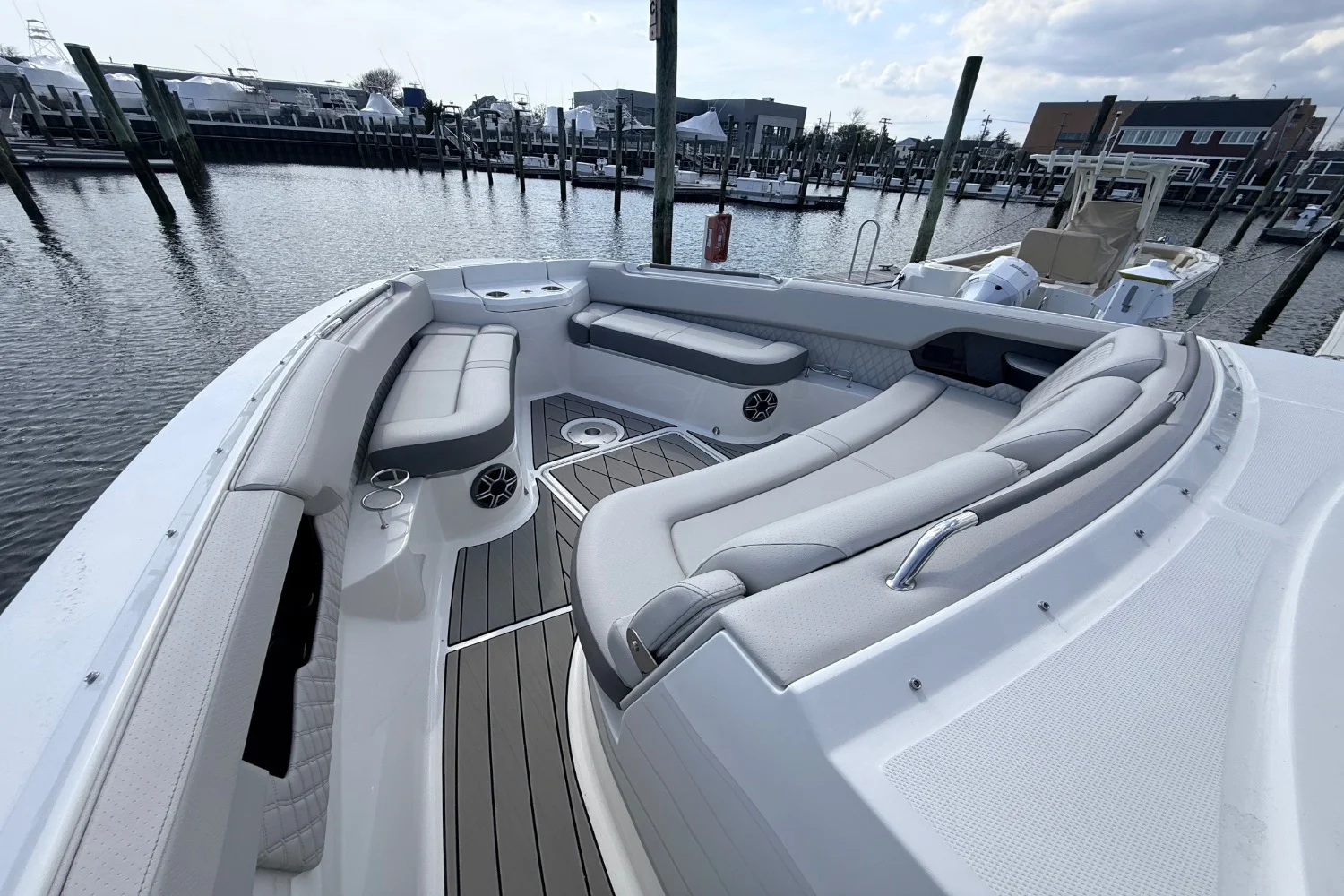 2026 Sea Ray SLX 400 Outboard Image Thumbnail #25