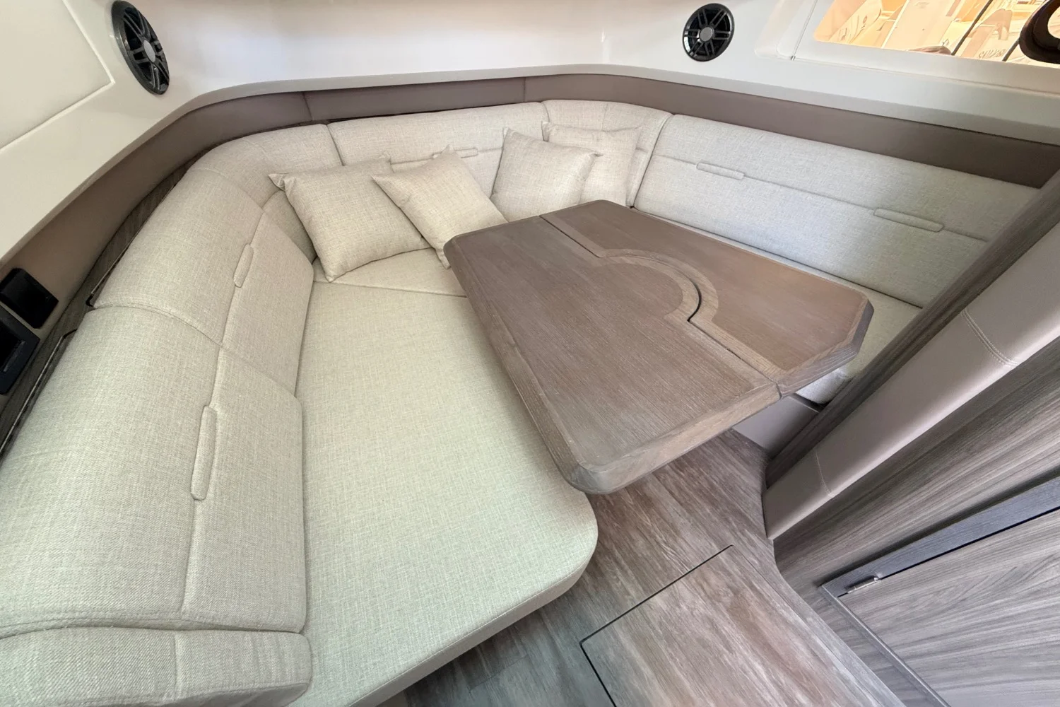 2026 Sea Ray SLX 400 Outboard Image Thumbnail #21