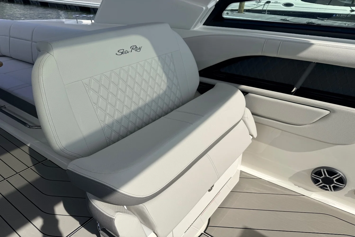 2026 Sea Ray SLX 400 Outboard Image Thumbnail #12