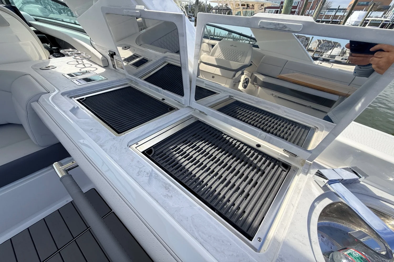 2026 Sea Ray SLX 400 Outboard Image Thumbnail #9