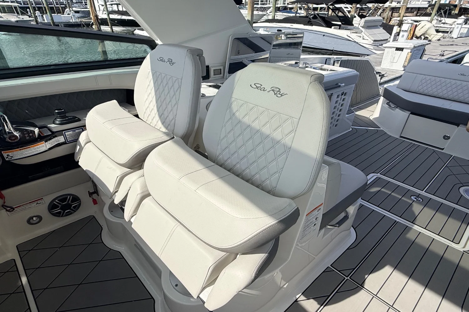 2026 Sea Ray SLX 400 Outboard Image Thumbnail #15