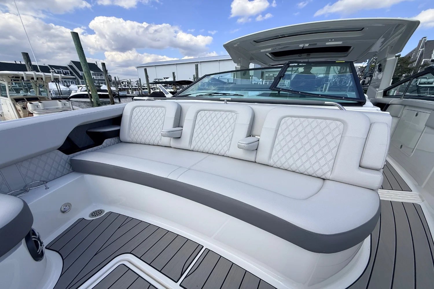 2026 Sea Ray SLX 400 Outboard Image Thumbnail #26