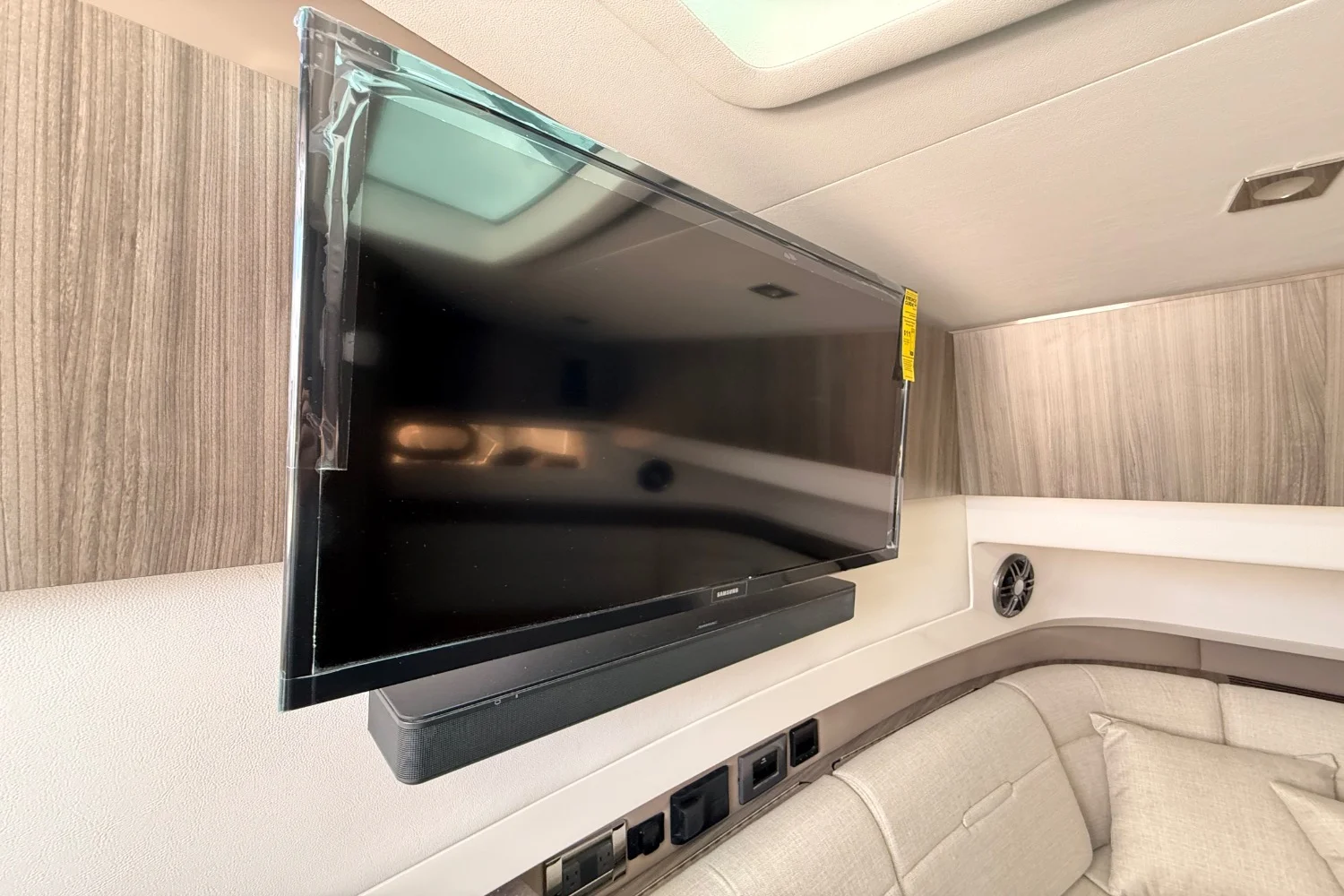 2026 Sea Ray SLX 400 Outboard Image Thumbnail #22