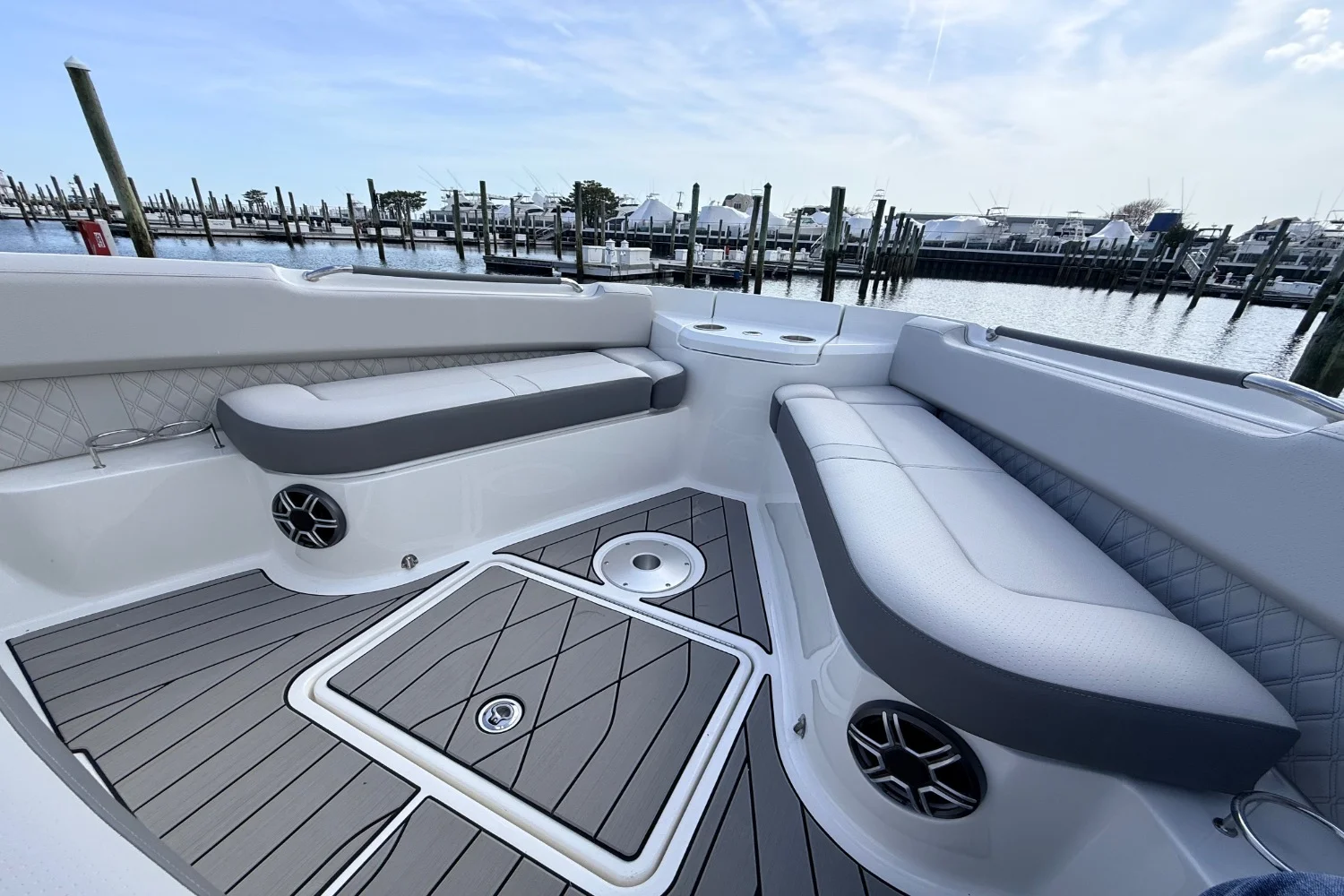 2026 Sea Ray SLX 400 Outboard Image Thumbnail #27