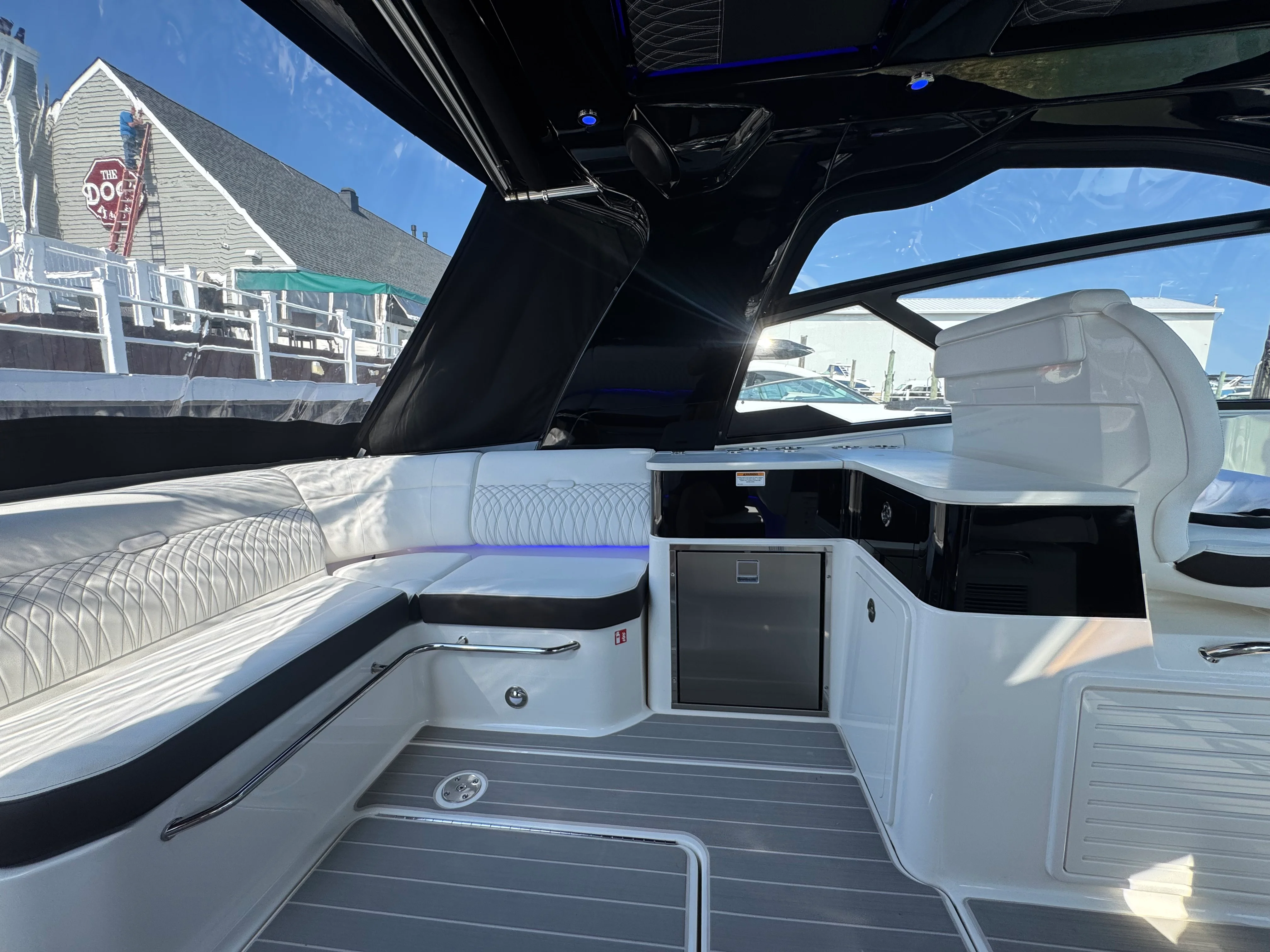 2025 Sea Ray 370 DA-OB Image Thumbnail #11